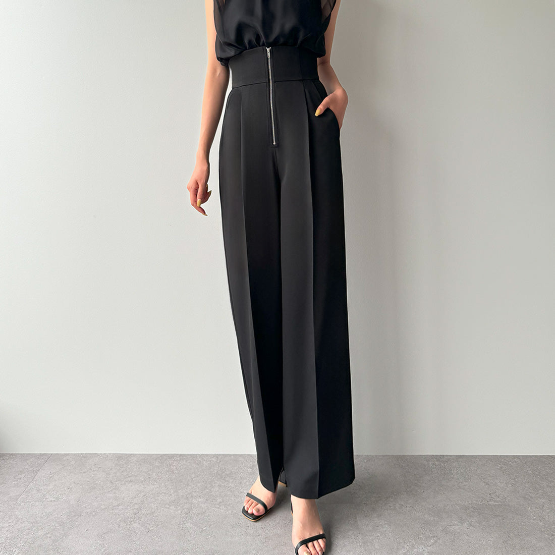 フィルー FILLOU Louere フロントジップハイウエストタックパンツ