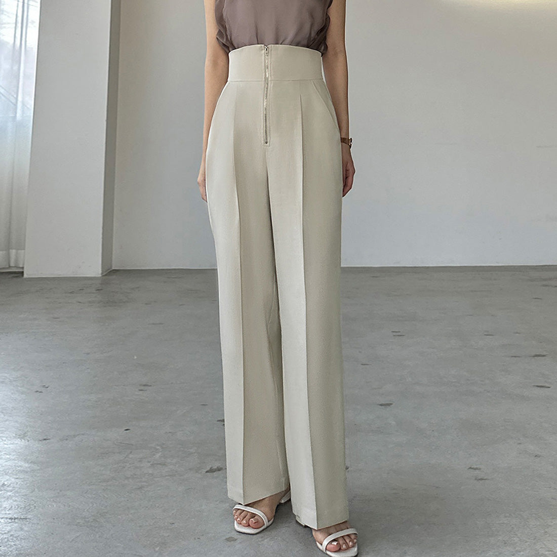 フィルー FILLOU Louere フロントジップハイウエストタックパンツ,アイボリー