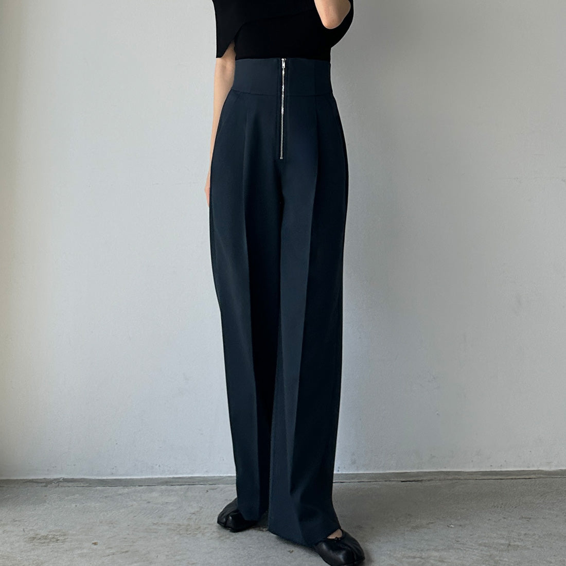 フィルー FILLOU Louere フロントジップハイウエストタックパンツ,ネイビー
