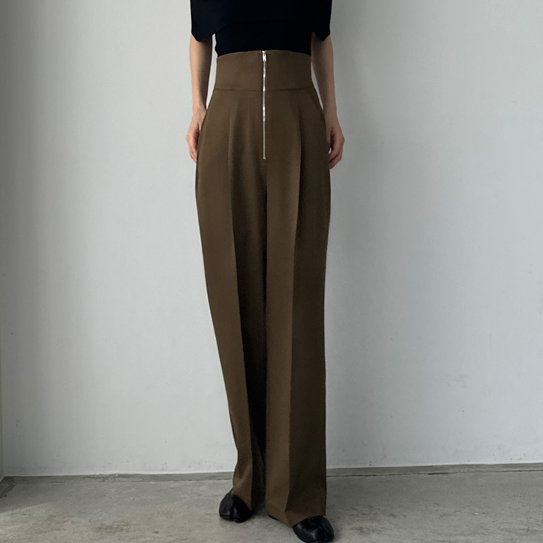 フィルー FILLOU Louere フロントジップハイウエストタックパンツ,ブラウン