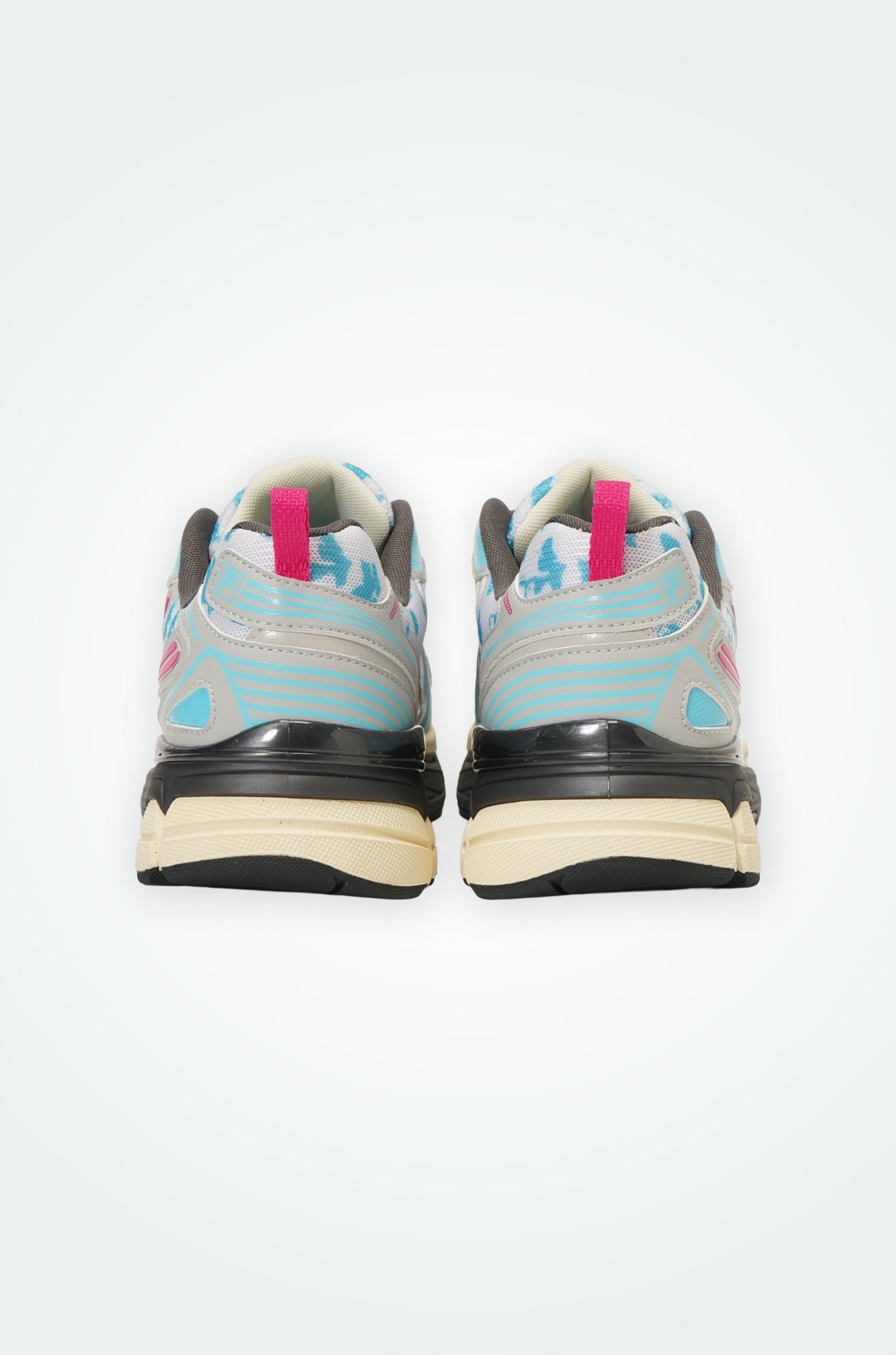 フィラ FILA FILA INTERUN v2 × Hatsune Miku / カジュアルスニーカー （WHITE/BLACK/RED） WHITE/BLACK/RED