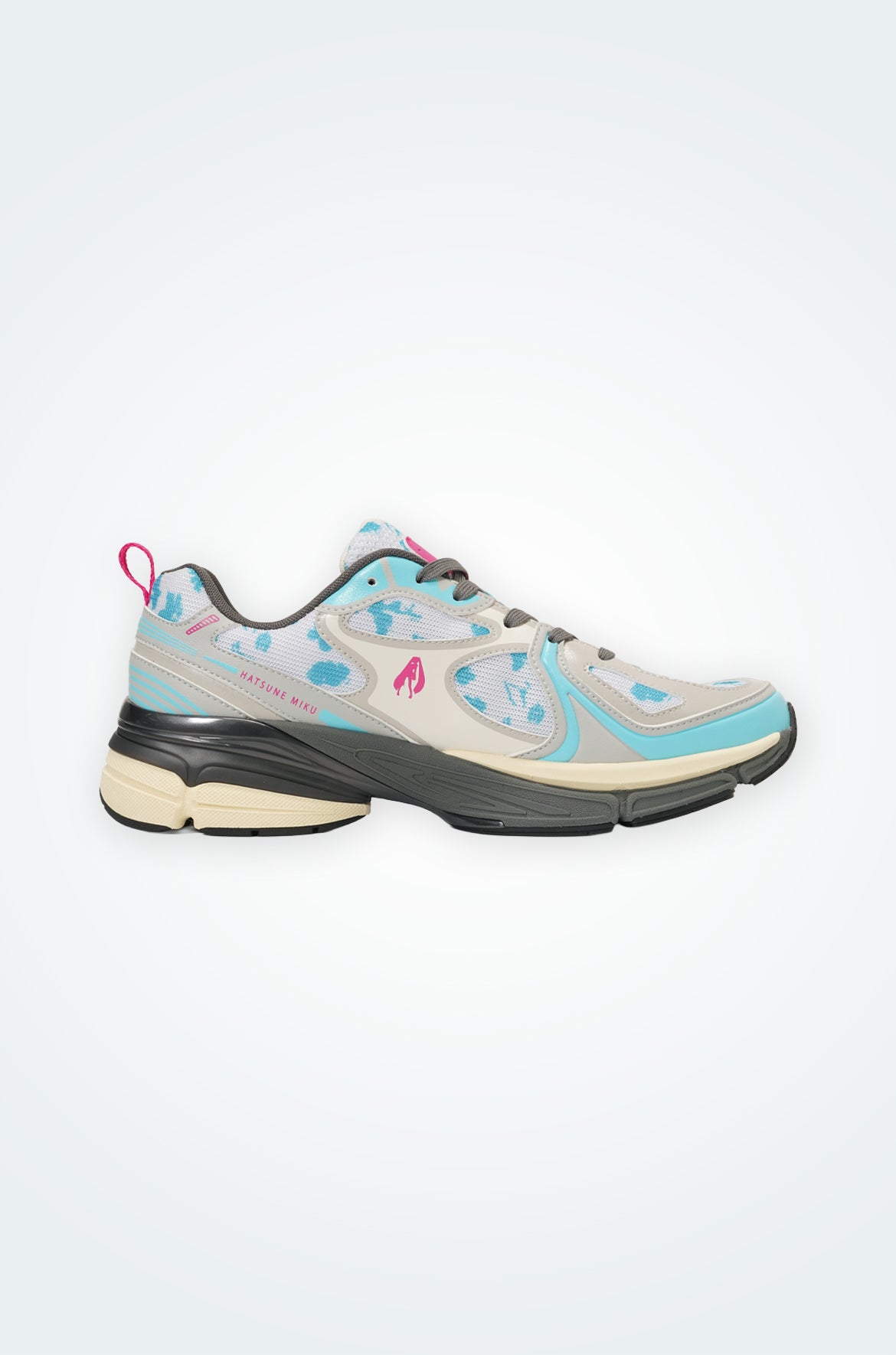 フィラ FILA FILA INTERUN v2 × Hatsune Miku / カジュアルスニーカー （WHITE/BLACK/RED） WHITE/BLACK/RED