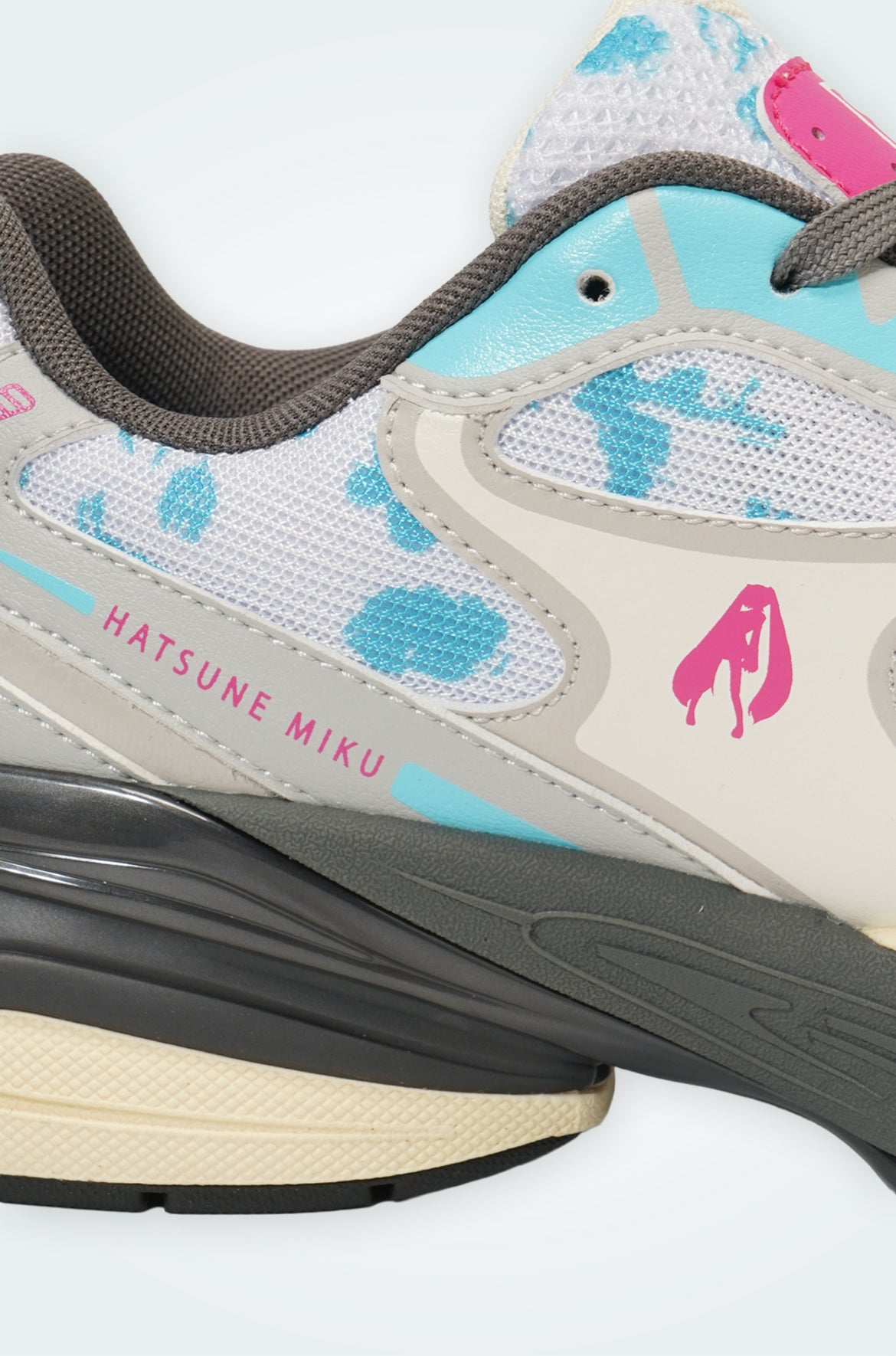 フィラ FILA FILA INTERUN v2 × Hatsune Miku / カジュアルスニーカー （WHITE/BLACK/RED） WHITE/BLACK/RED