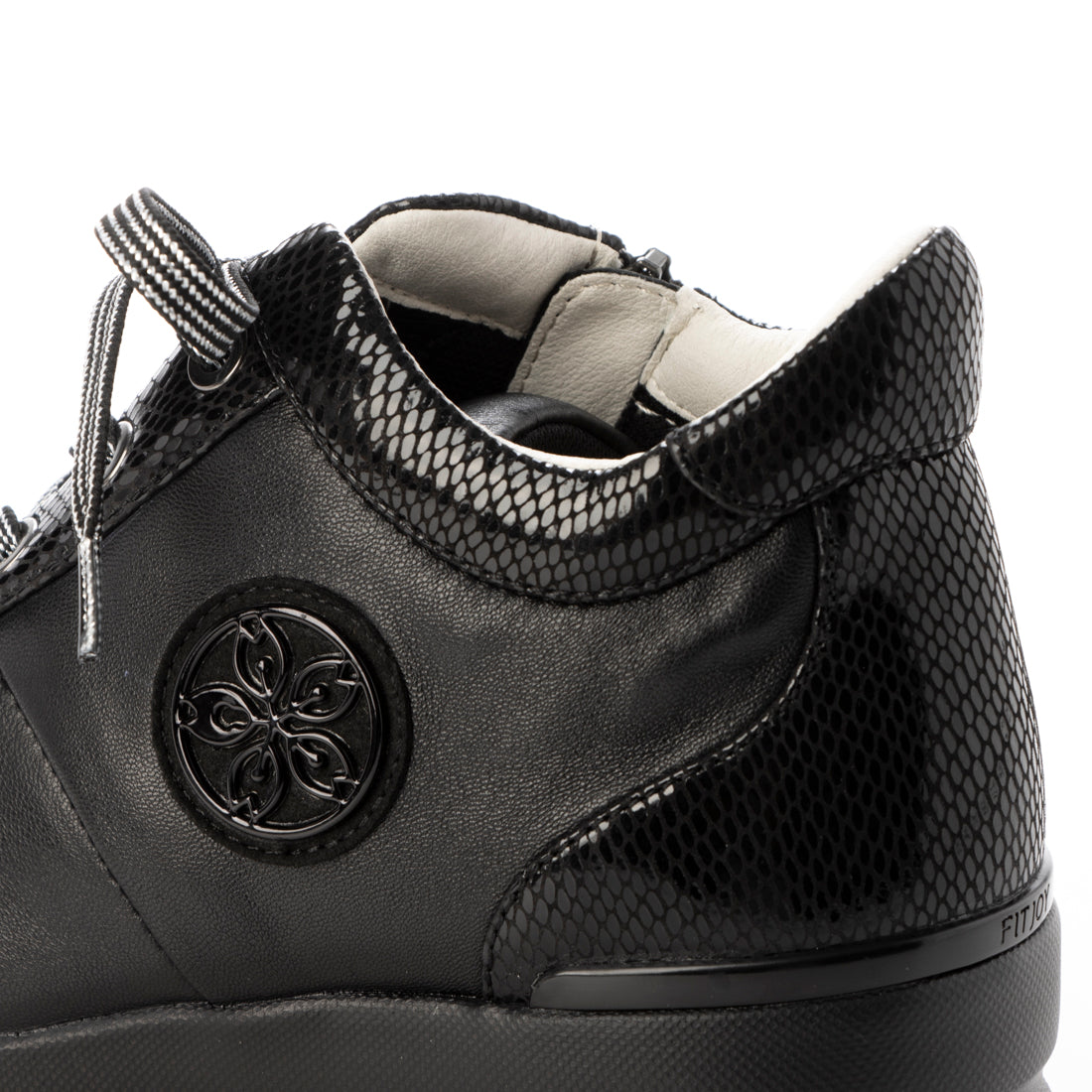 フィットジョイ FITJOY 軽量 mid cut スニーカー