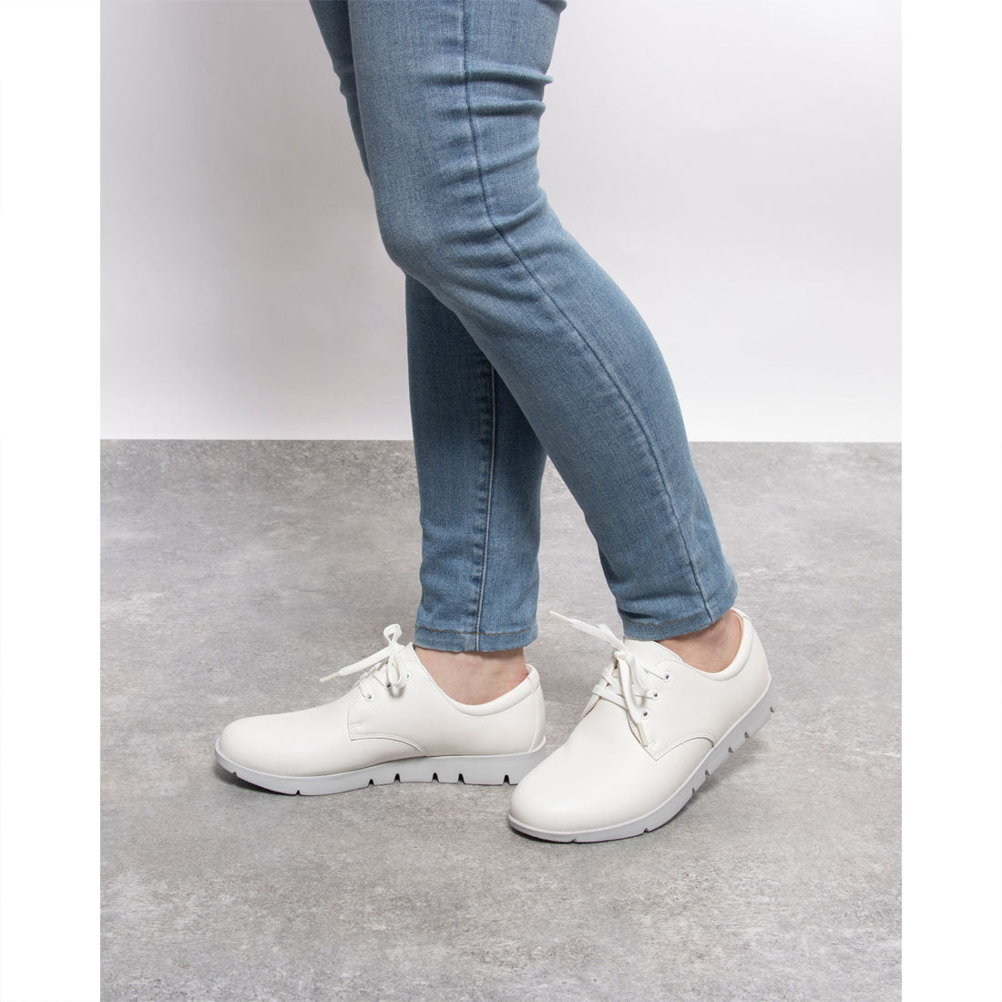 FitJoy Lightweight 3 Eyelet Sneakers