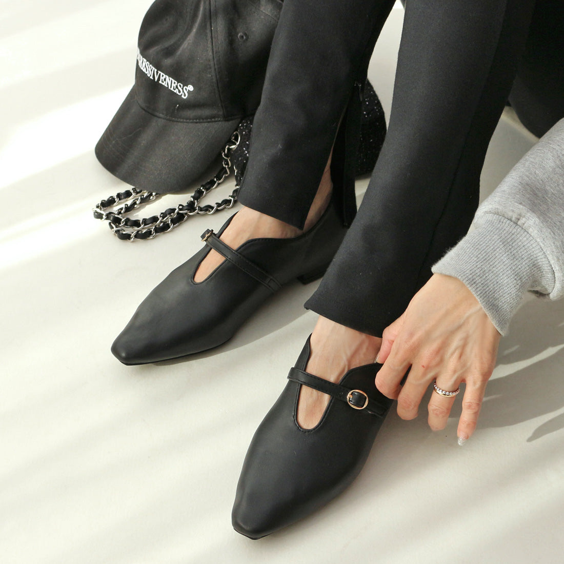 Fin Semi-Square Toe U-Cut Loafer [With Low Resilience Sponge]