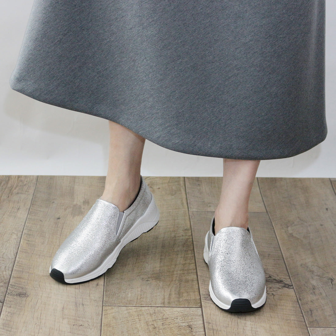 フィン Fin メタリック厚底スリッポン【低反発スポンジ入り】