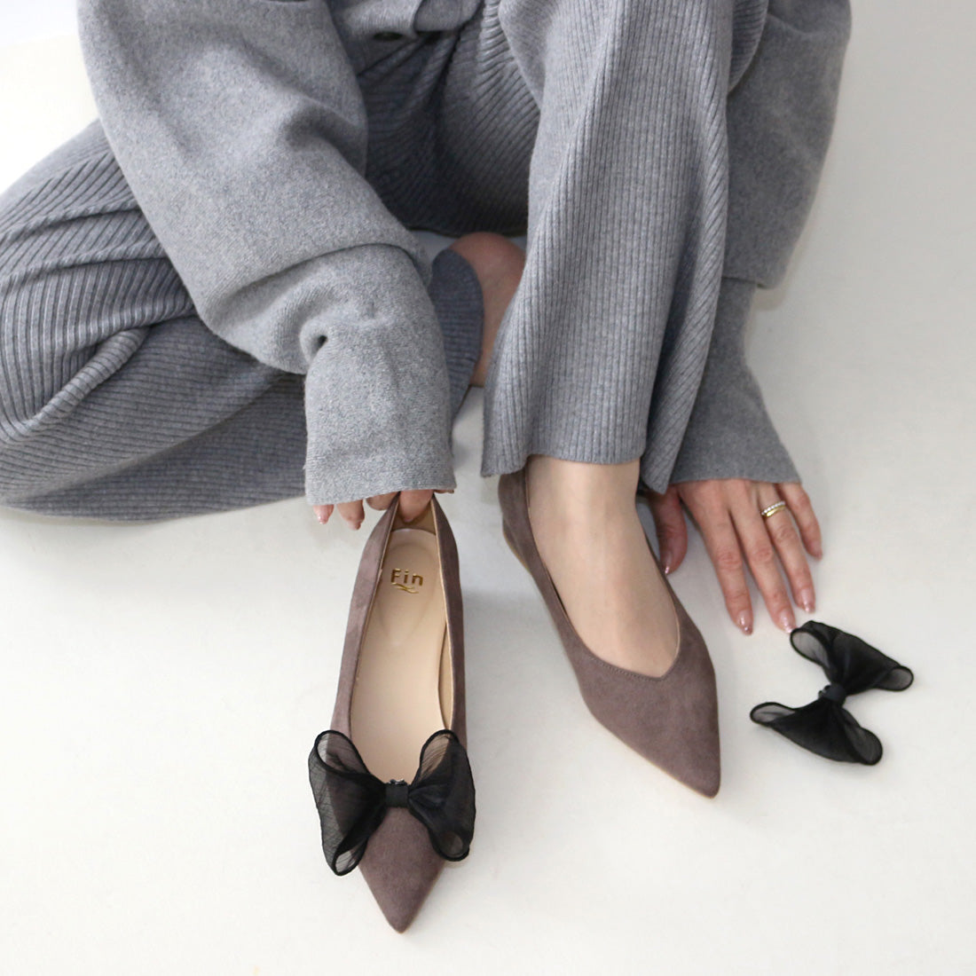 フィン Fin 2WAYリボンフラットシューズ【低反発スポンジ入り】 （グレー） グレー