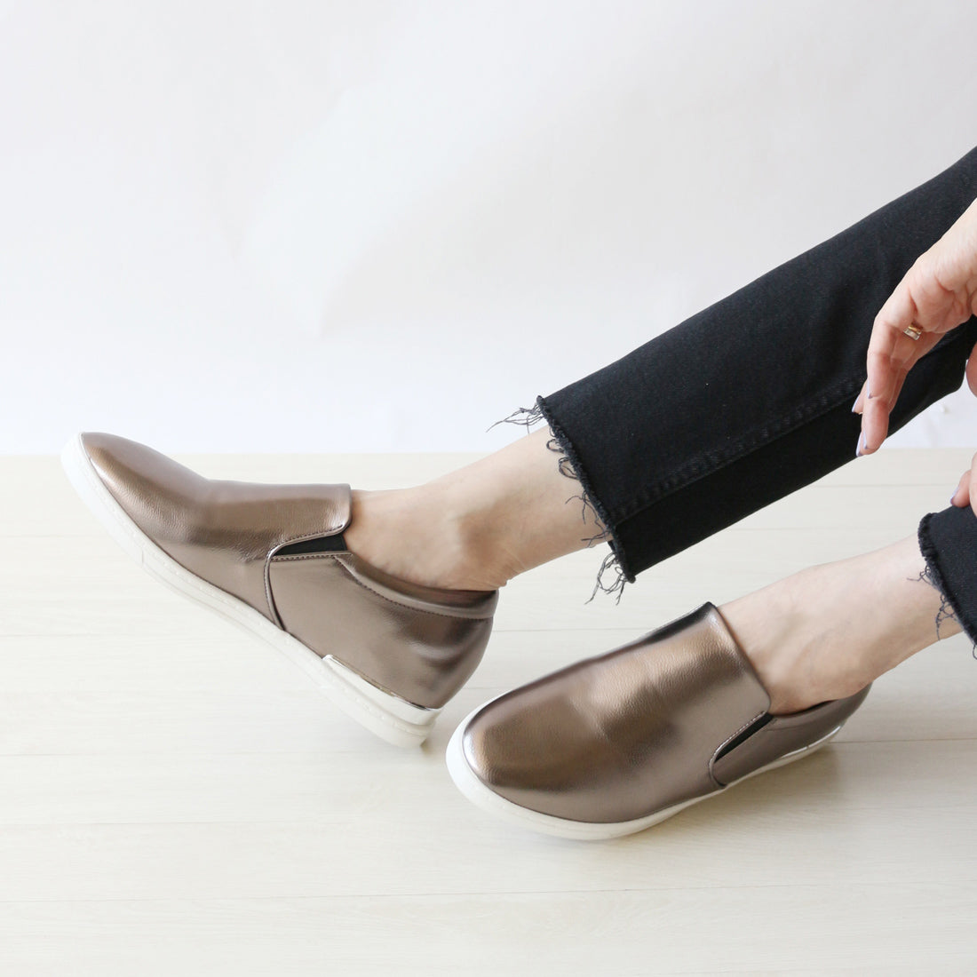 FIN FIN ECO LEATH INN HEAL SLIPON [包括低彈性海綿]