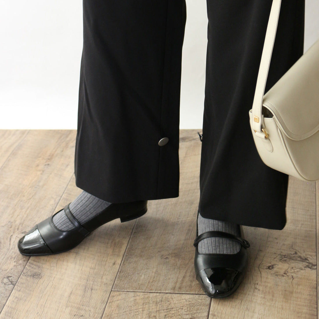 Fin Toe Cap Strap Flat Shoes [With Low Resilience Sponge]