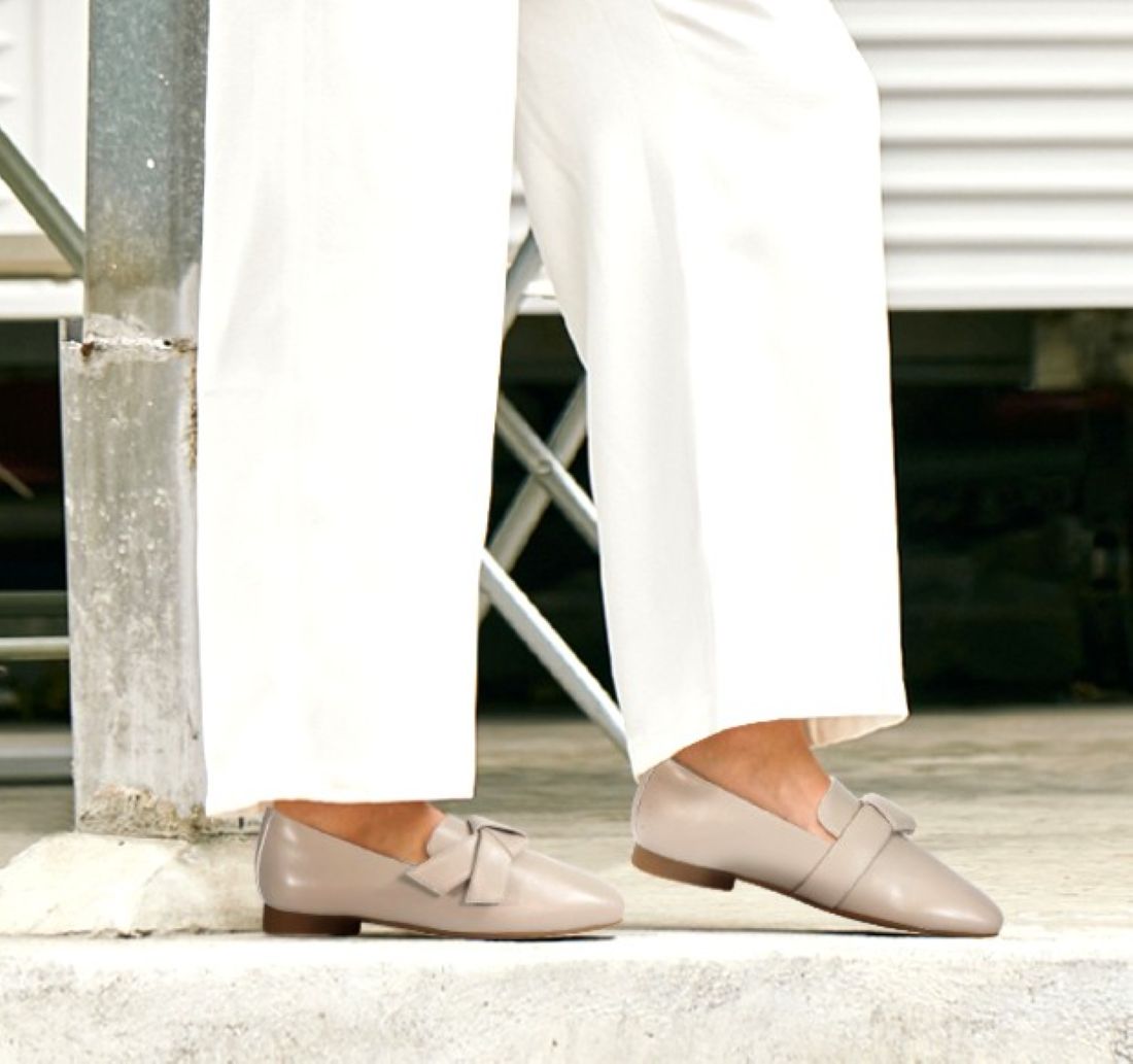 フィオリノ FIORINO フィオリノ 山羊革 エレガンス リボンフラットシューズ （Taupe） Taupe