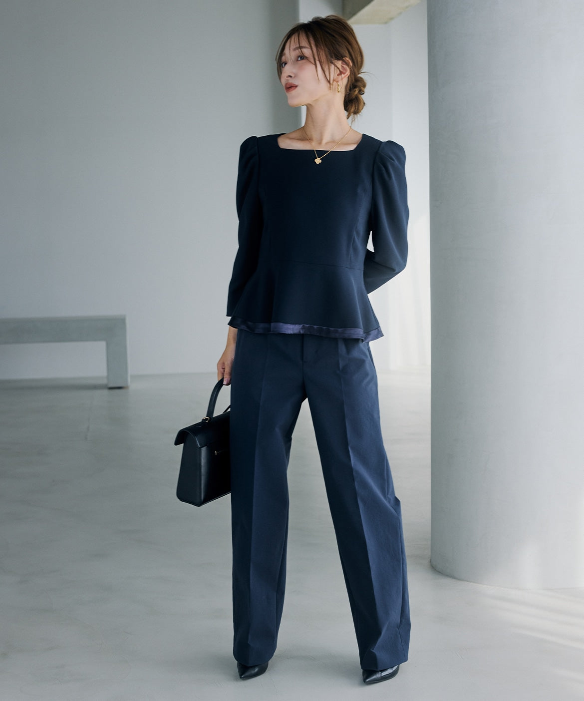 マーリエ ル カセット Maglie le cassetto 《M Maglie le cassetto×吉田理紗》華やぎペプラムブラウス （ネイビー） ネイビー
