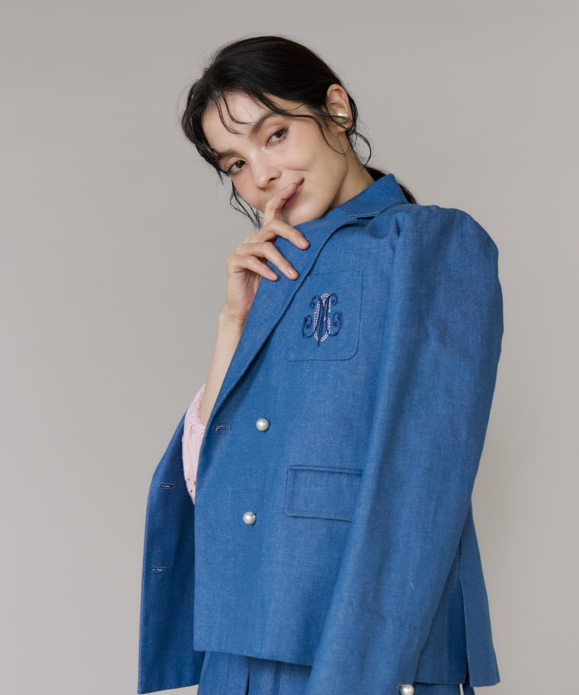 マーリエ ル カセット Maglie le cassetto 《プラスサイズ》《WEB・POPUP限定》刺繍コンパクトデニムジャケット《M Maglie le cassetto》 （サックス3） サックス3