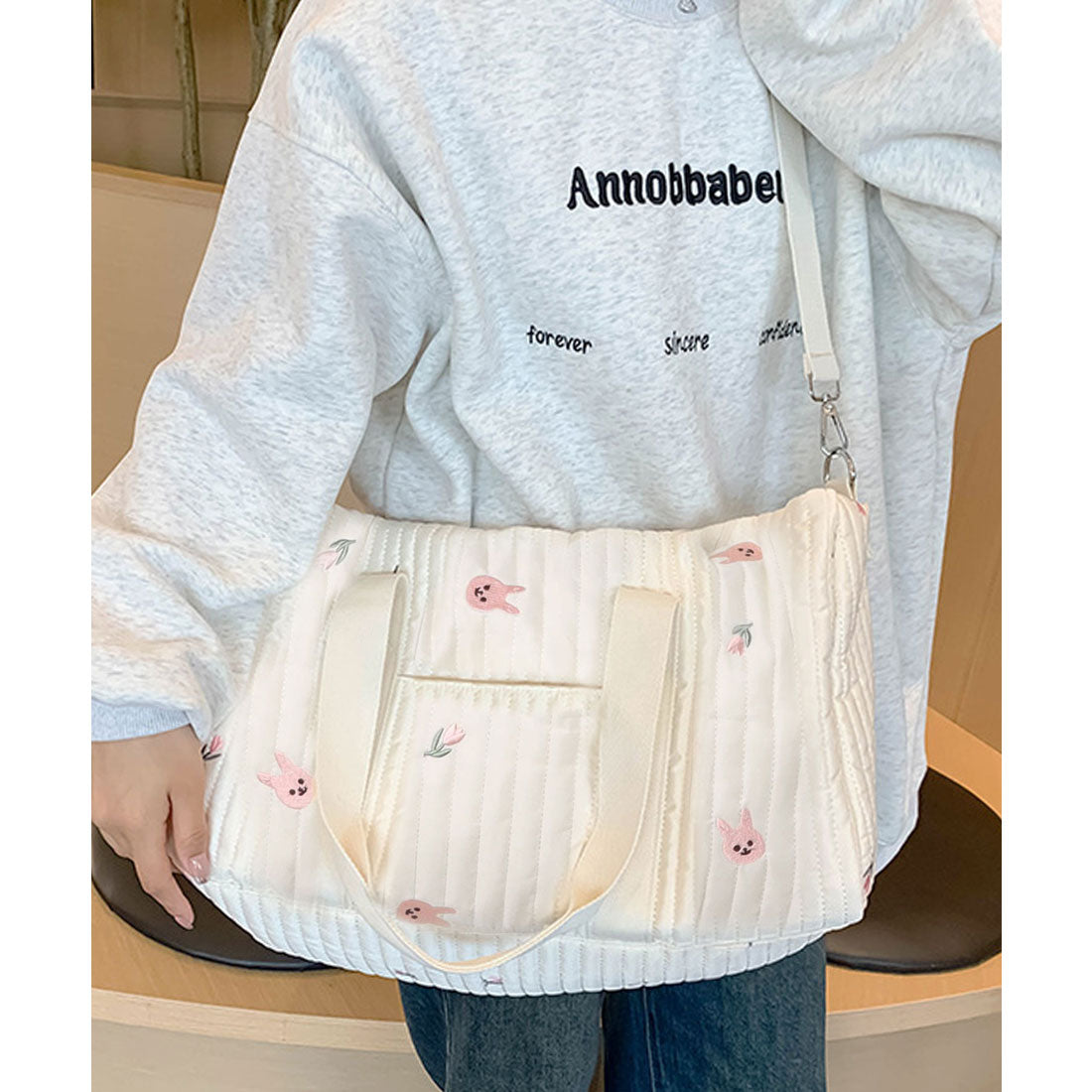 フロージュ florge 【大容量・軽い◎】2WAY ホワイトヌビアニマル刺繍ボストンバッグ/ショルダーバッグ/マザーズバッグ