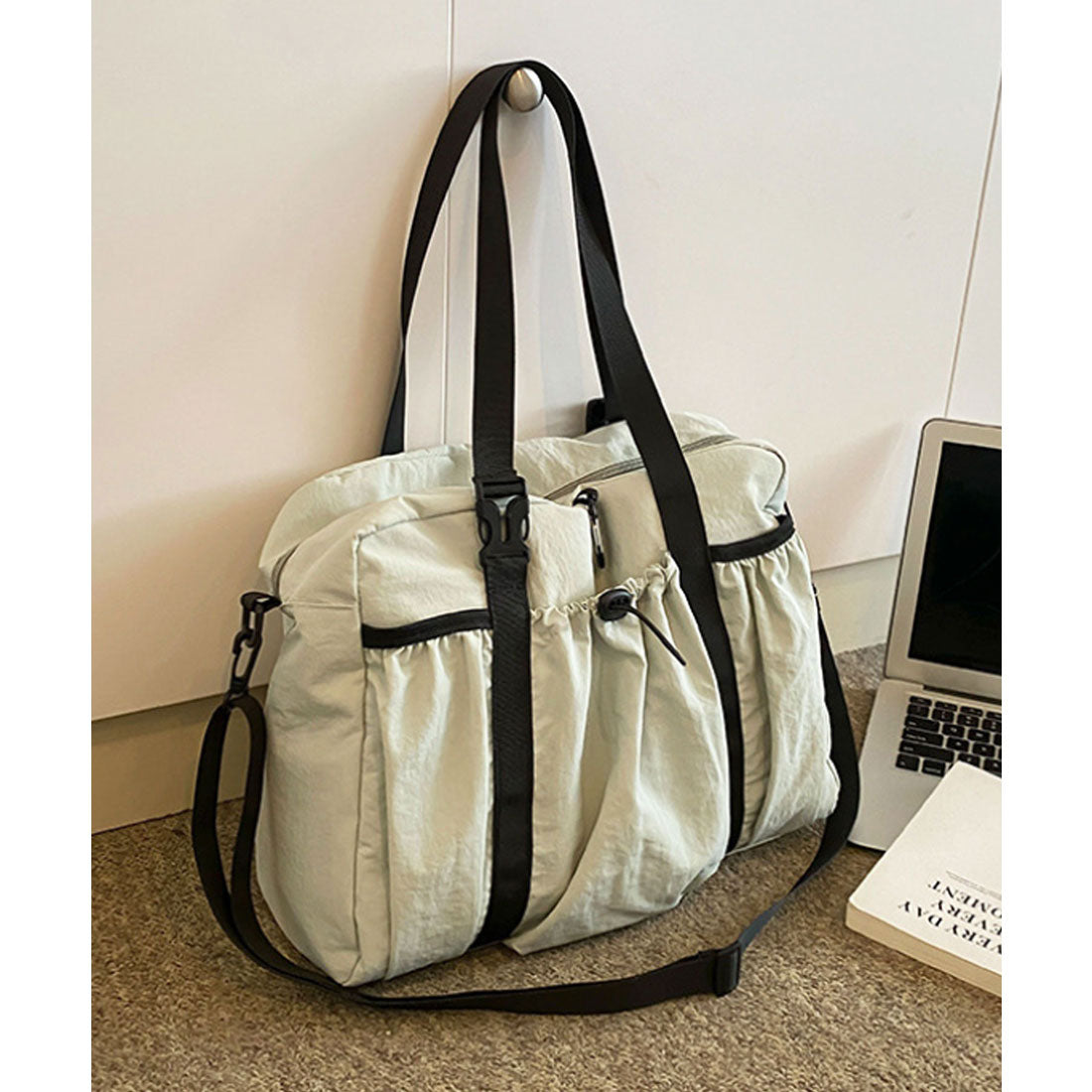 フロージュ florge 【A4収納可・軽い◎】2WAY ギャザーポケットカジュアルボストンバッグ/ショルダーバッグ （ブラック） ブラック