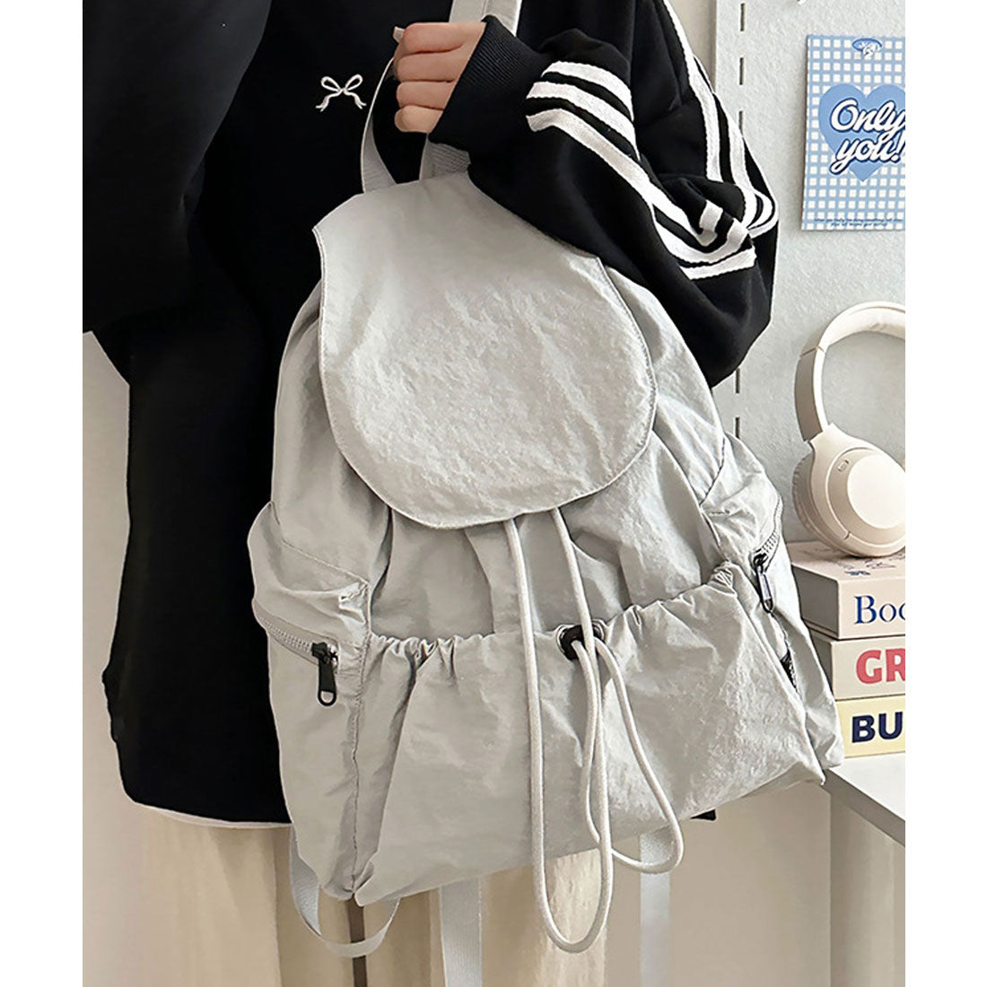 フロージュ florge 【軽量・A4収納】ドロストポケットフラップリュック/デイパック （スカイブルー） スカイブルー