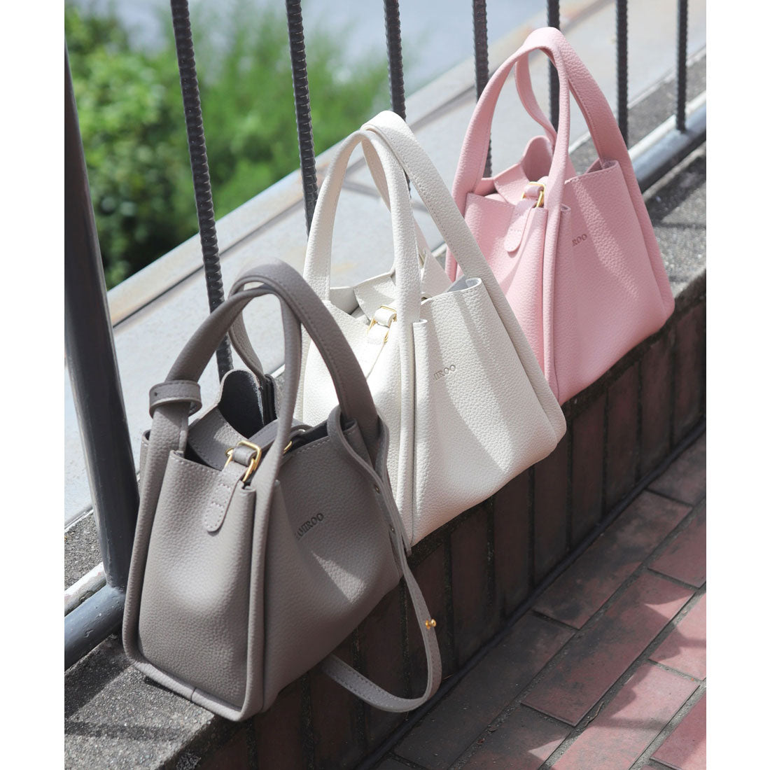 フロージュ florge 【ポーチ付・3点セット】2WAY シュリンクレザーキューブバッグ/ハンドバッグ/ショルダーバッグ （オフホワイト） オフホワイト