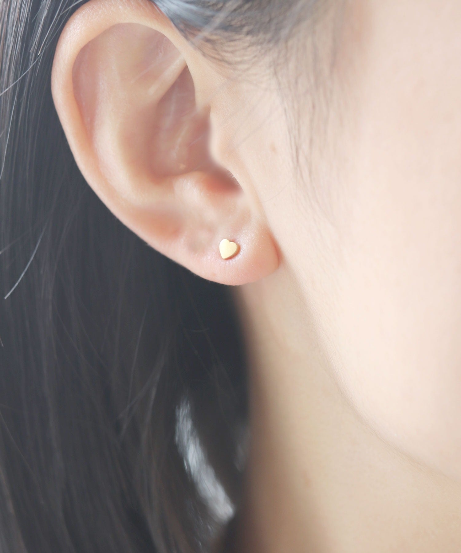 フロージュ florge 金属アレルギー対応 ミニハートモチーフステンレスピアス,ゴールド