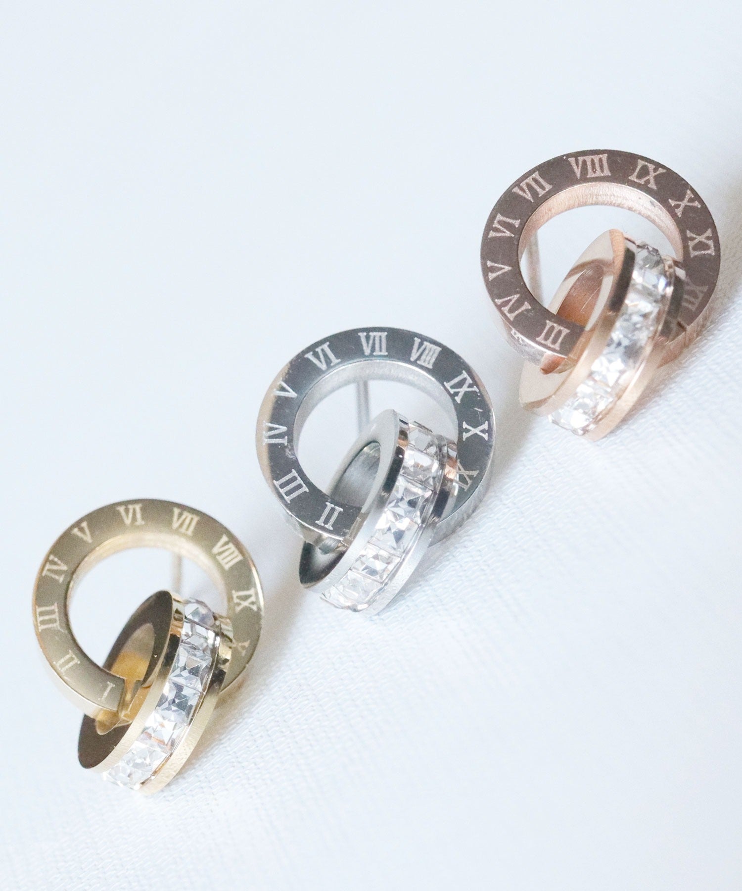 フロージュ florge 金属アレルギー対応 ローマ数字Wリングステンレスピアス