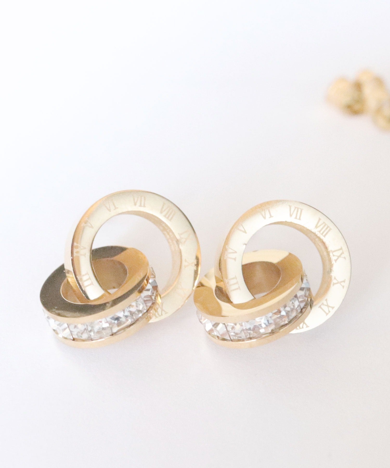 フロージュ florge 金属アレルギー対応 ローマ数字Wリングステンレスピアス