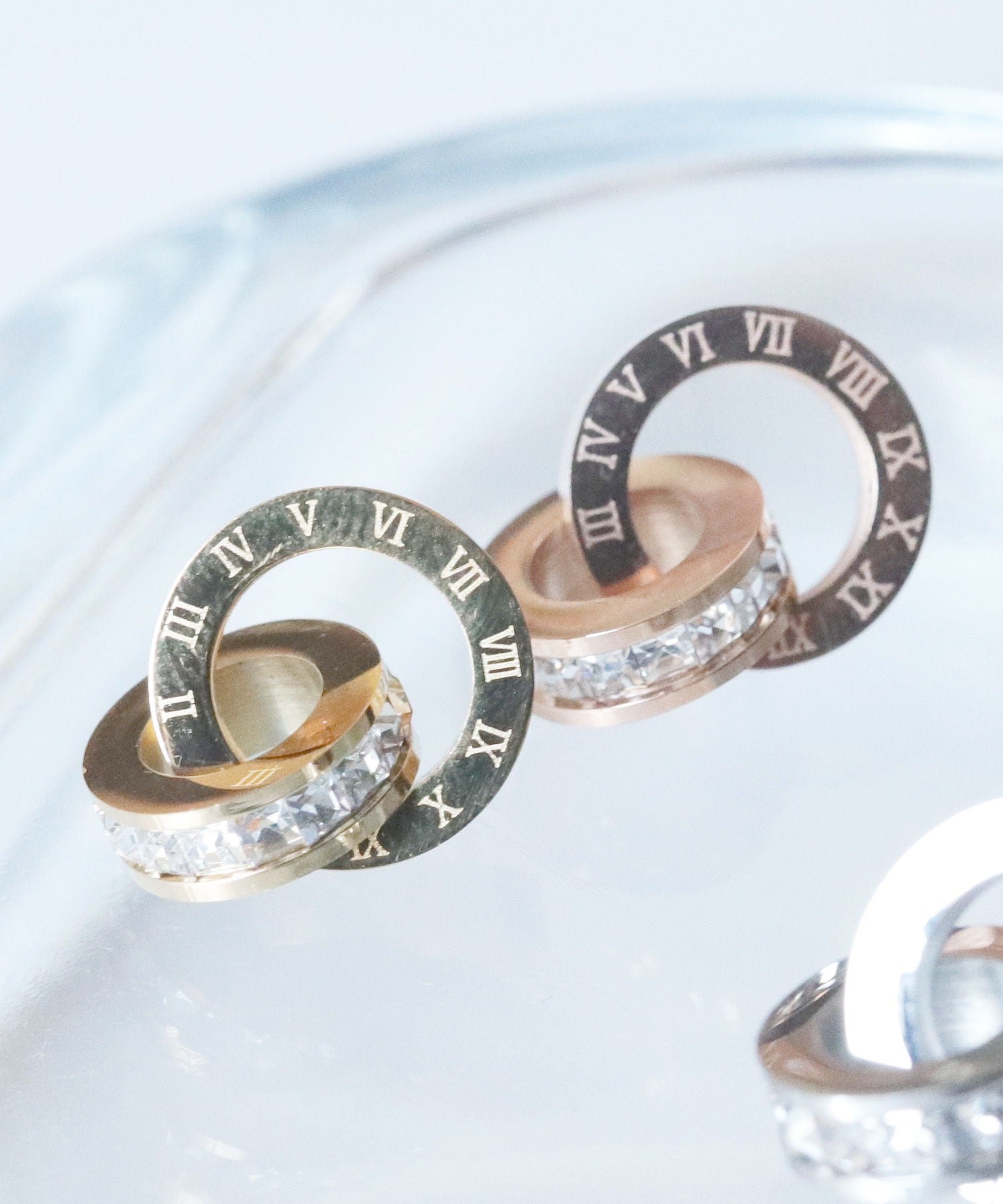 フロージュ florge 金属アレルギー対応 ローマ数字Wリングステンレスピアス