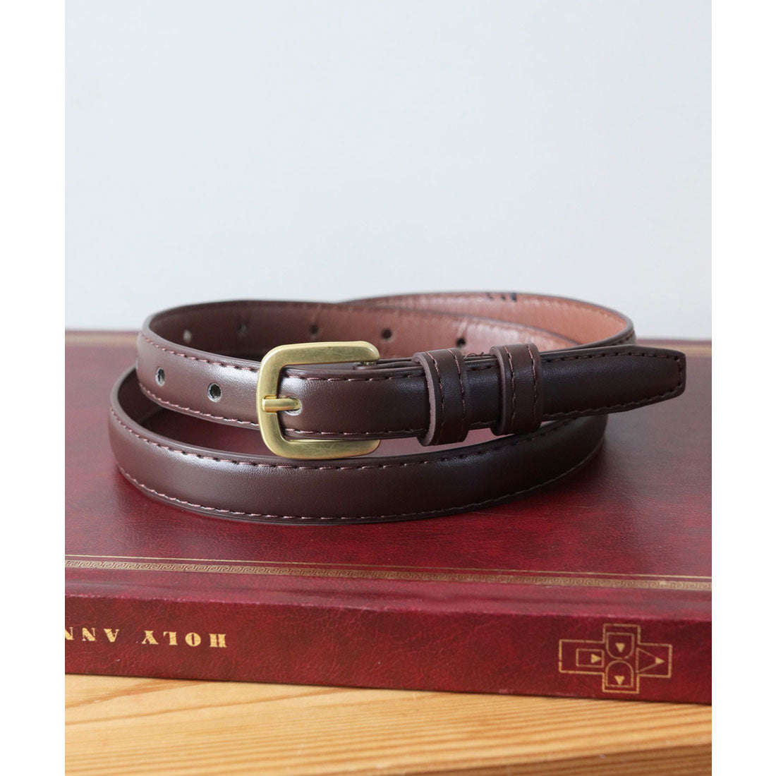 フロージュ florge レザータッチCバックル細めレディースベルト （モカ） モカ