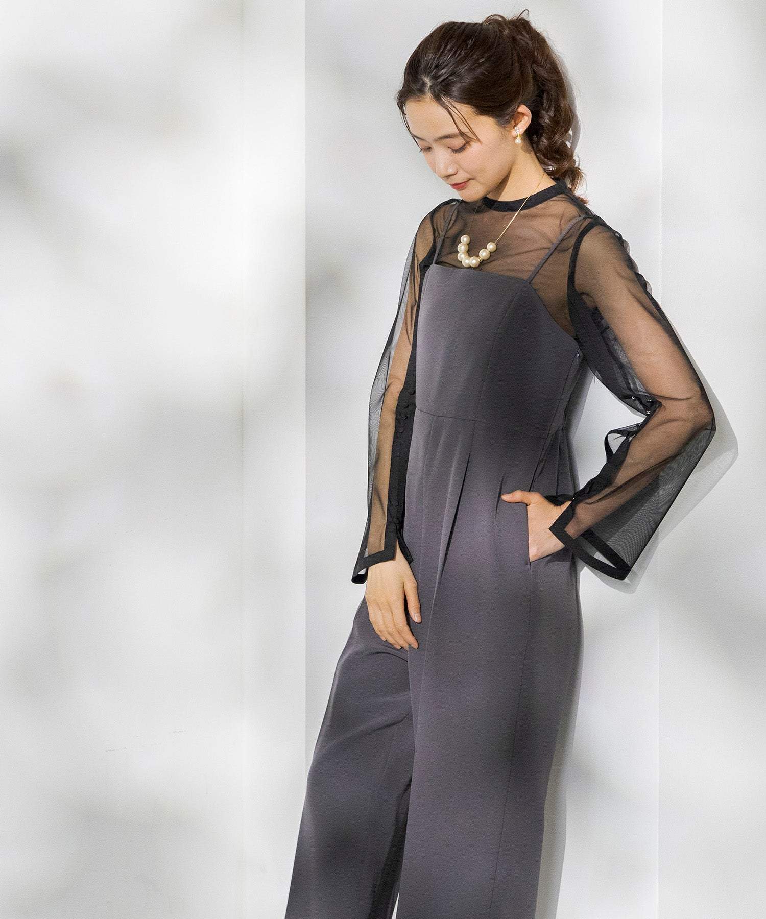 Form Forma 【Graduation Ceremony・Entrance Ceremony・Ceremony・Shichi-Go-San・Wedding Compatible】5-Minute Length Lace Sleeve Blouse & Tapered Pants Set-Up Suit