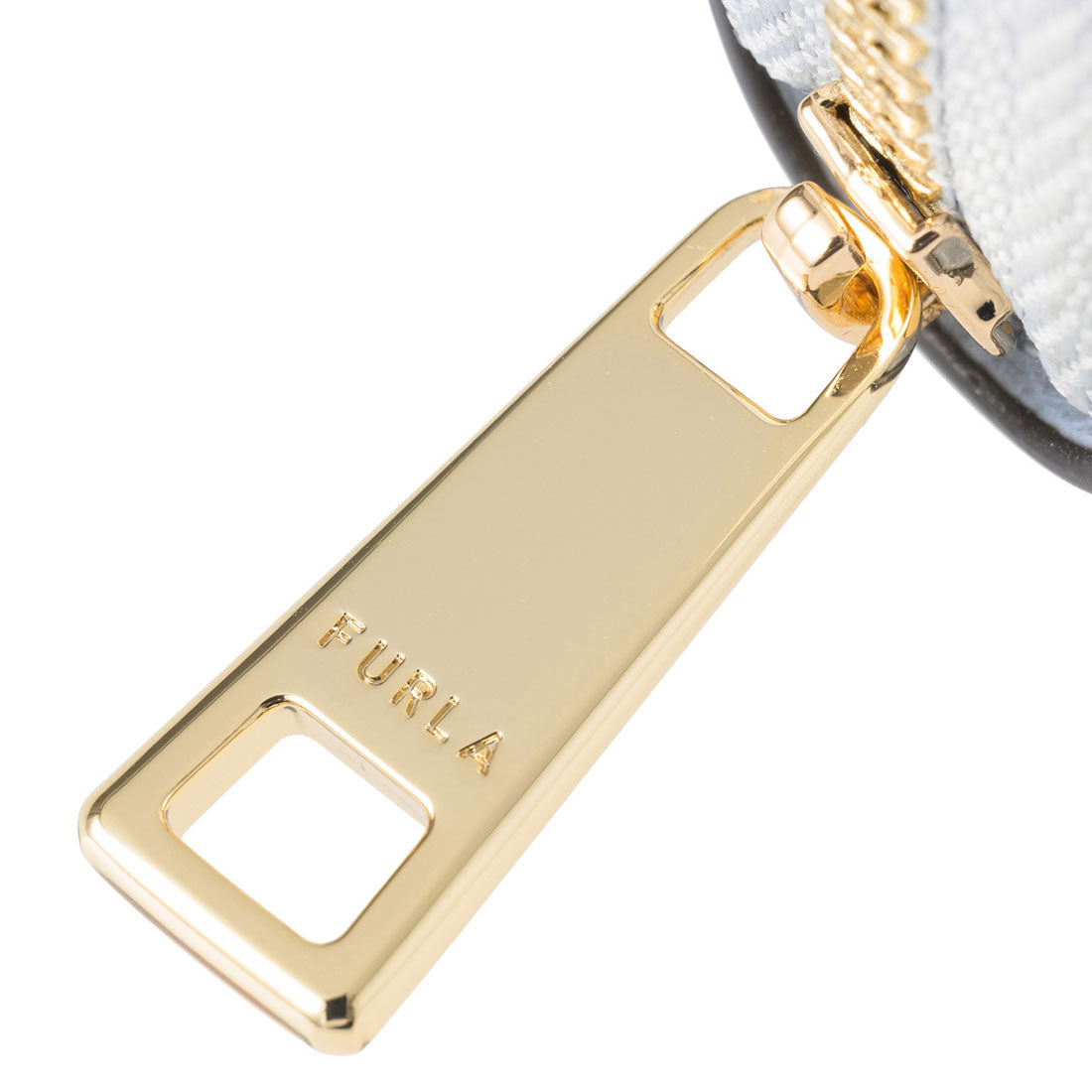 フルラ FURLA 長財布(ラウンドファスナー) カメリア ジップアラウンド XL WP00313 ARE000 3593S 1 007 NUVOLA/BALLERINA i int. （ヌヴォラ/バレリーナ） ヌヴォラ/バレリーナ