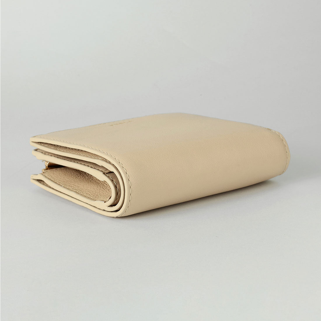 フルラ FURLA 2つ折り財布 ヌヴォラ COMPACT WALLET WP00451 BX2045 8E000 1 007 AVENA （アベナ） アベナ