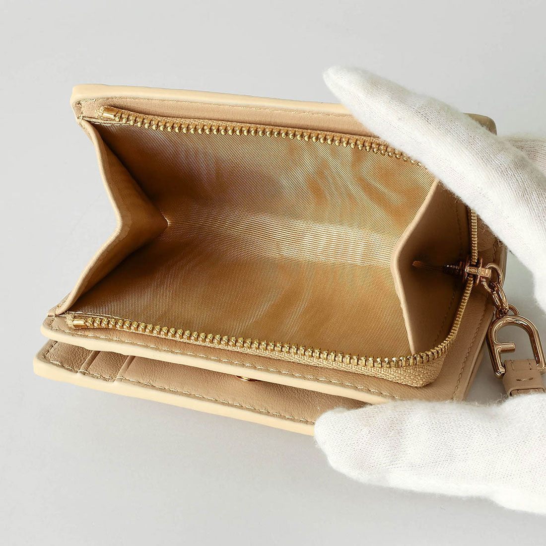 フルラ FURLA 2つ折り財布 ヌヴォラ COMPACT WALLET WP00451 BX2045 8E000 1 007 AVENA （アベナ） アベナ
