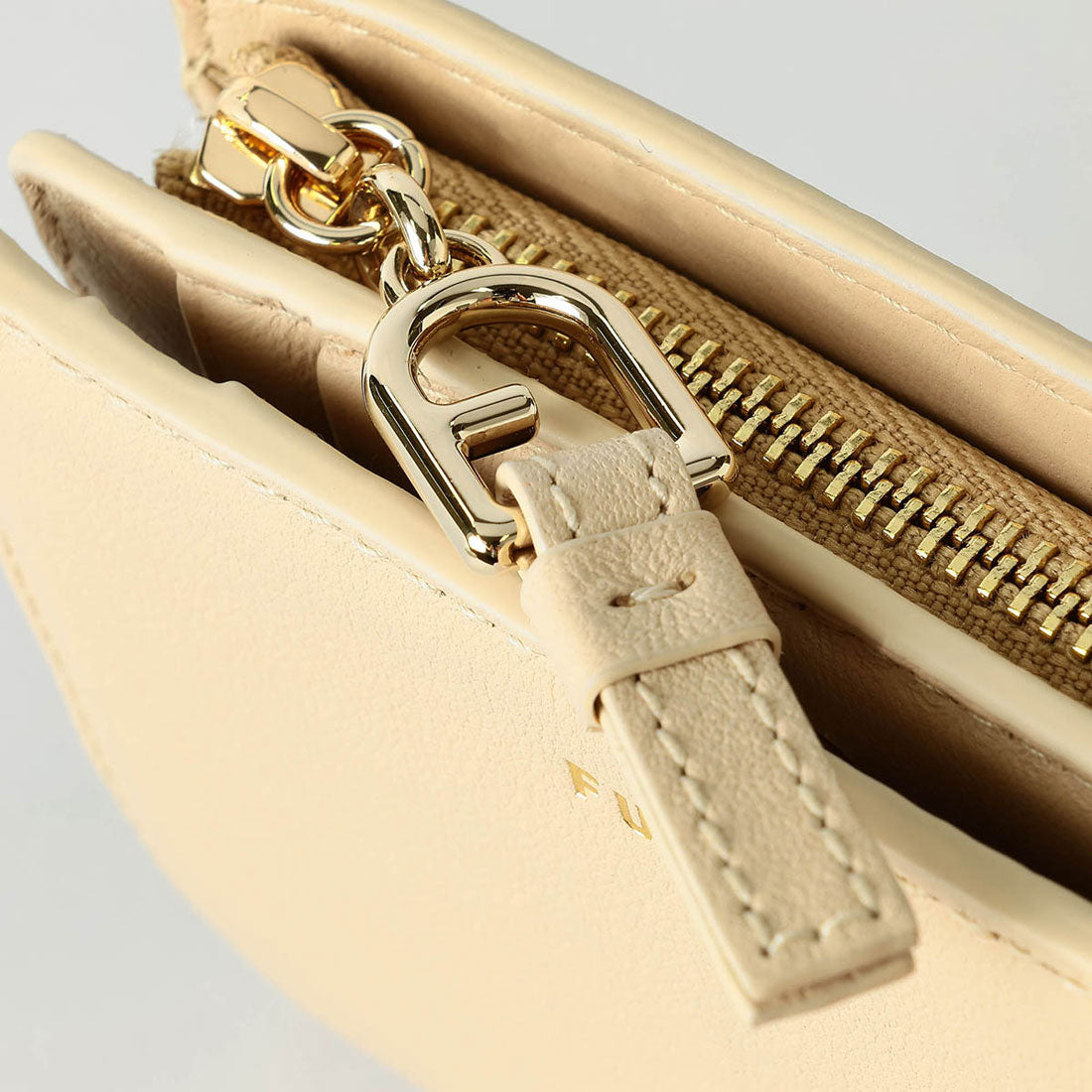 フルラ FURLA 2つ折り財布 ヌヴォラ COMPACT WALLET WP00451 BX2045 8E000 1 007 AVENA （アベナ） アベナ