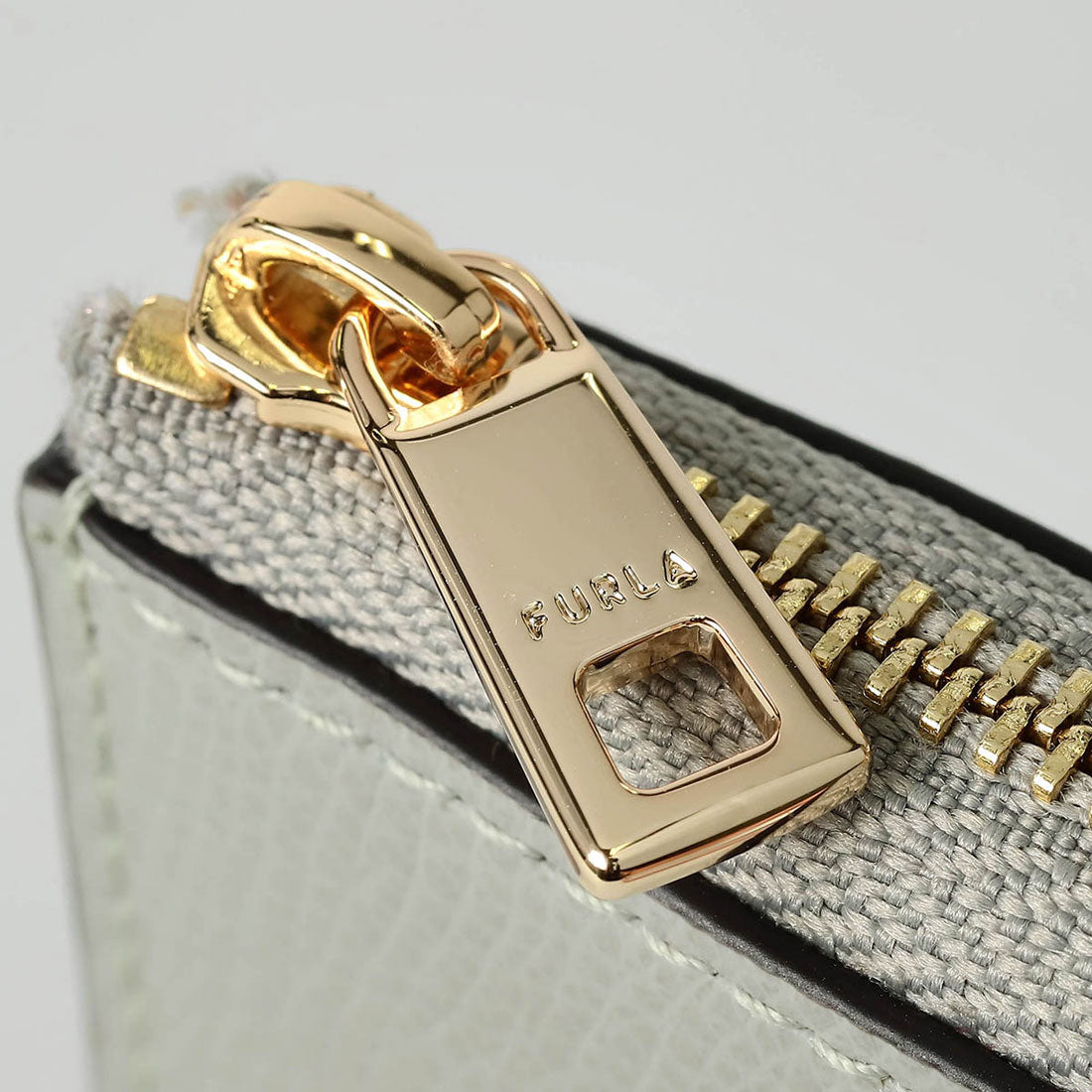 フルラ FURLA キーケース カメリア キーケース WR00435 ARE000 4060S 1 007 CENERE/CIRRO int. （チェネレ/シーロ） チェネレ/シーロ