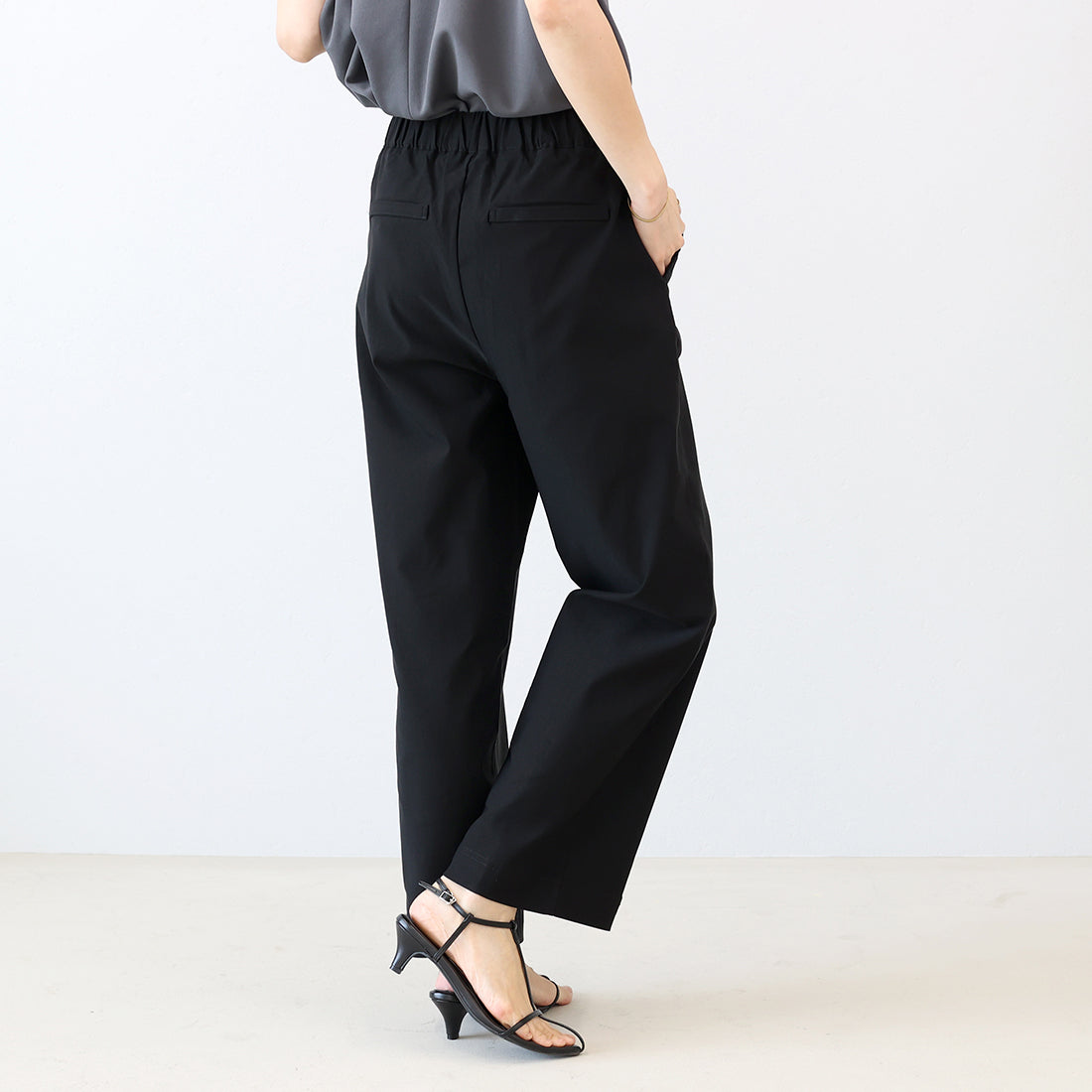 アレッタ ヴィータ Aletta vita Hunch センタータックストレッチストレートパンツ （グレージュ） グレージュ
