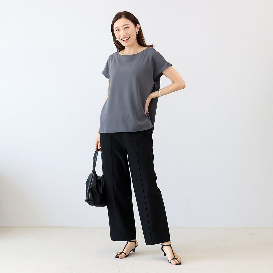 アレッタ ヴィータ Aletta vita Hunch センタータックストレッチストレートパンツ （グレージュ） グレージュ