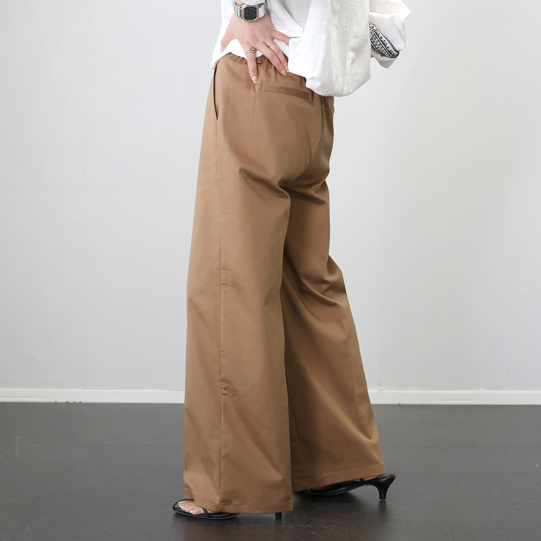 アレッタ ヴィータ Aletta vita 【撥水加工】センタープレスストレートパンツ （キャメル） キャメル