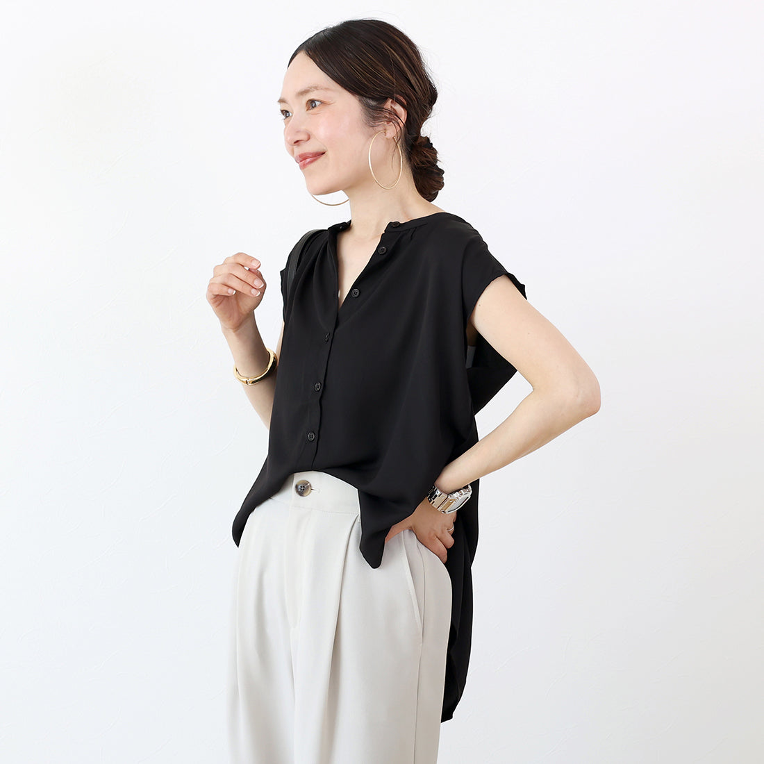 アレッタ ヴィータ Aletta vita エステルジョーゼットプリーツタックバンドカラーブラウス （ブラック） ブラック