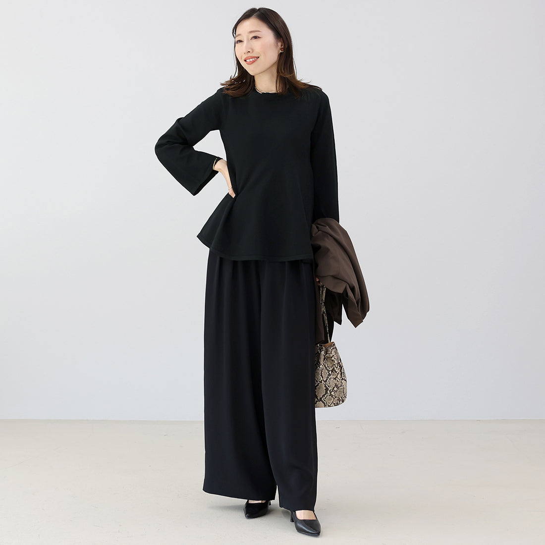 アレッタ ヴィータ Aletta vita フレアスリーブペプラムニットプルオーバー （ブラック） ブラック