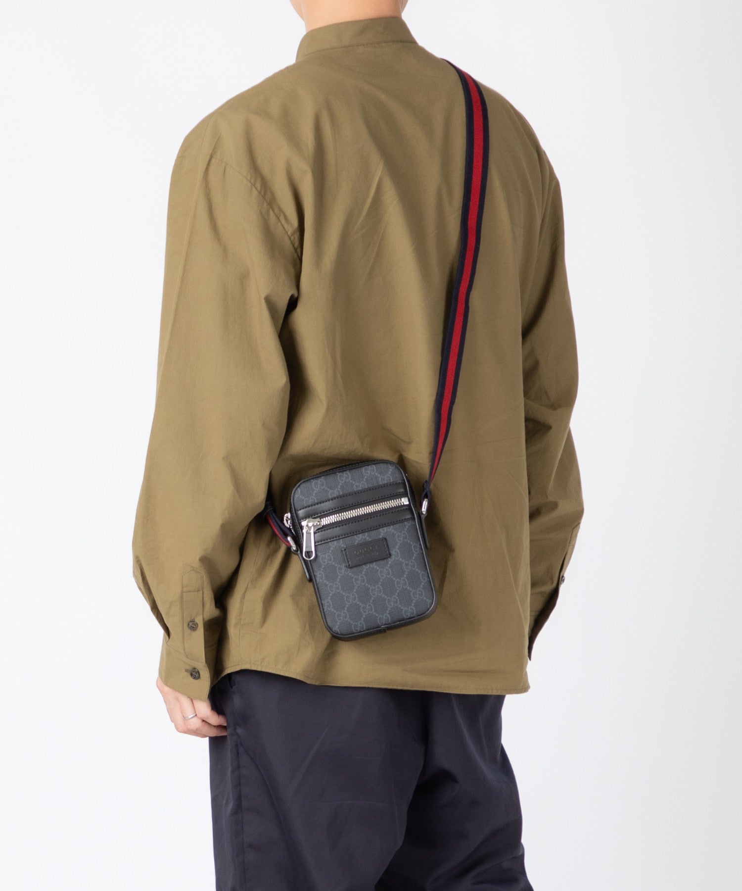 グッチ GUCCI ショルダーバッグ 682357 K5RLN  メンズ バッグ ミニショルダー GGスプリーム 斜め掛け レザー モノグラム 黒 ボディバッグ ブラック