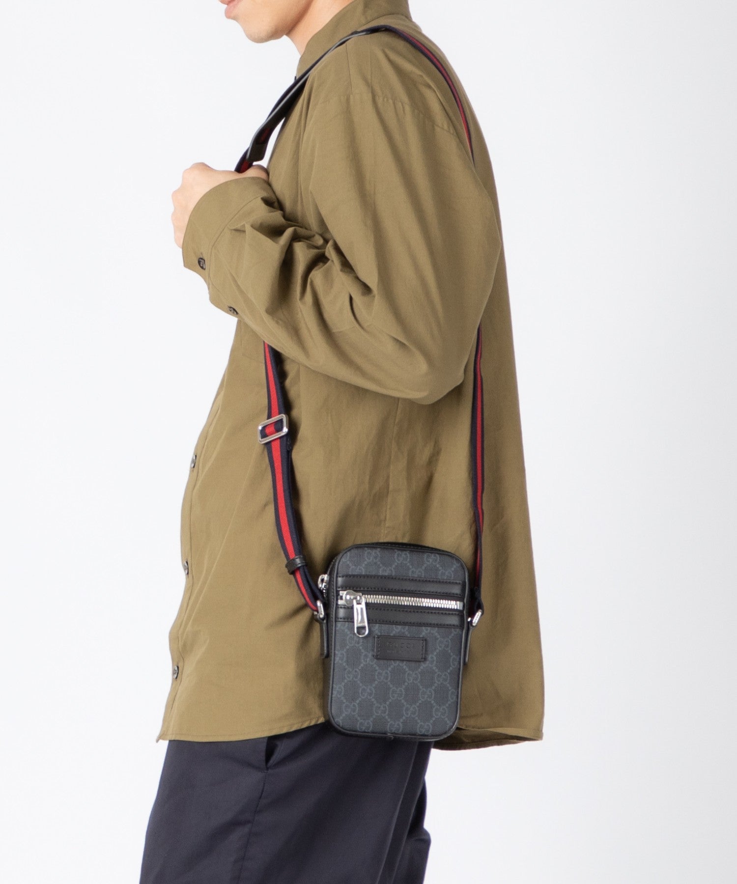 グッチ GUCCI ショルダーバッグ 682357 K5RLN  メンズ バッグ ミニショルダー GGスプリーム 斜め掛け レザー モノグラム 黒 ボディバッグ ブラック