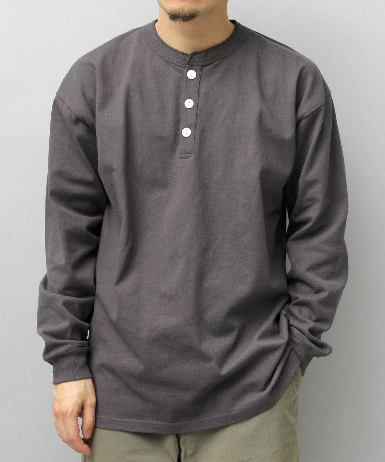 グッドウェア GOODWEAR USAコットン ヘンリーネック ロングスリーブTシャツ ロンT 長袖 レギュラーシルエット （チャコール） チャコール