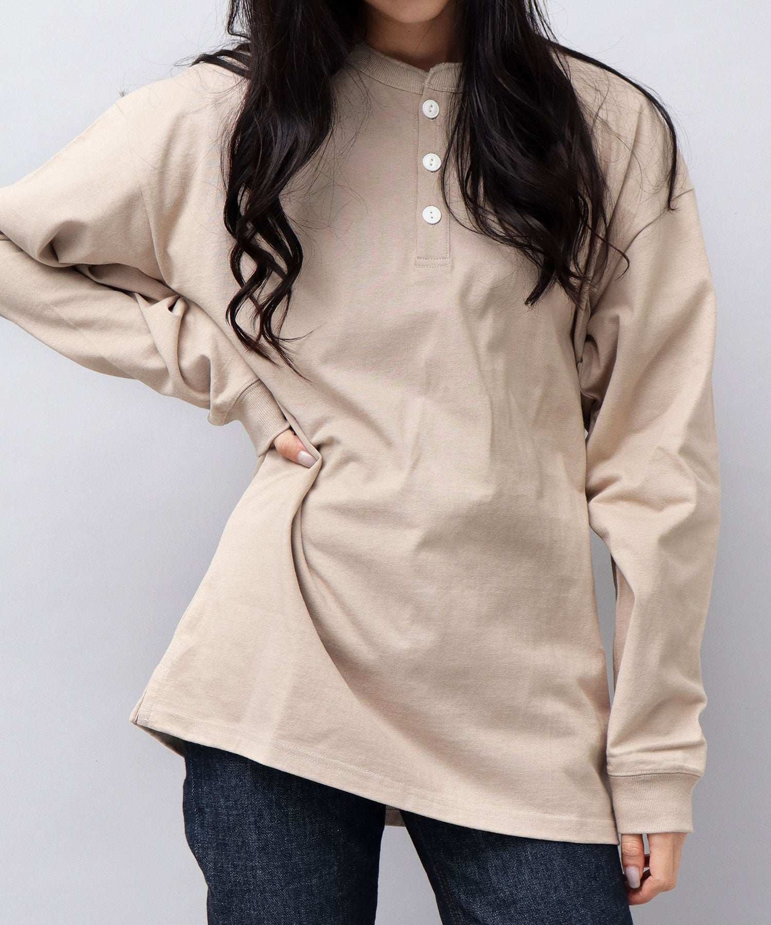 グッドウェア GOODWEAR USAコットン ヘンリーネック ロングスリーブTシャツ ロンT 長袖 レギュラーシルエット （グレージュ(ベージュ)） グレージュ(ベージュ)