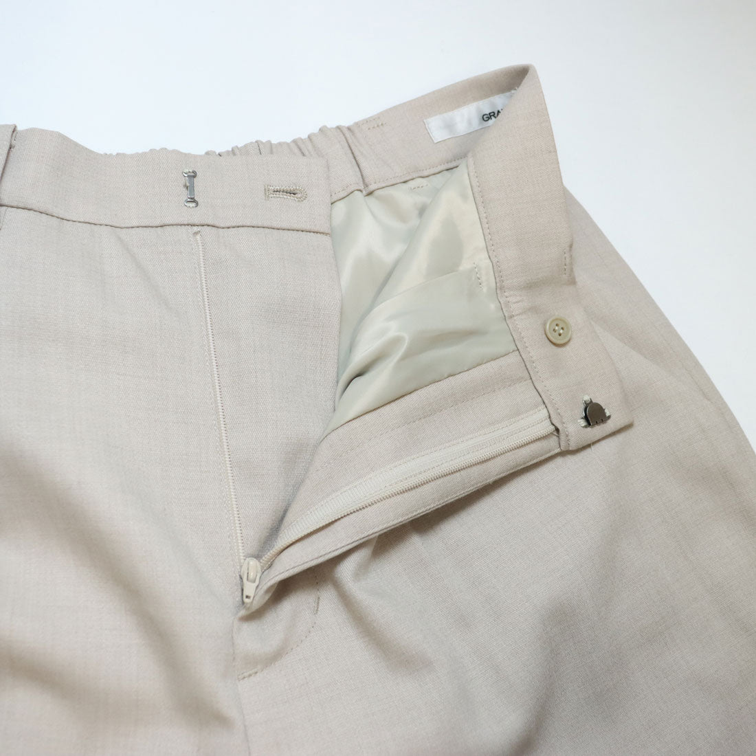 グレイッシュ Grayish ルミレットストレッチテーパードパンツ グレー