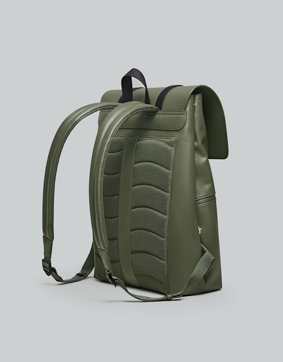 ガストンルーガ GASTON LUGA GASTON LUGA ガストンルーガ Splash スプラッシュ 11-16インチ  バックパック リュック カバン 通勤 通学 出張 軽量 防水 ビーガンレザー 北欧デザイン メンズ レディース ユニセックス ビジネス カジャル 人気 高級 エレガント おしゃれ お祝い ギフト プレゼント 贈り物