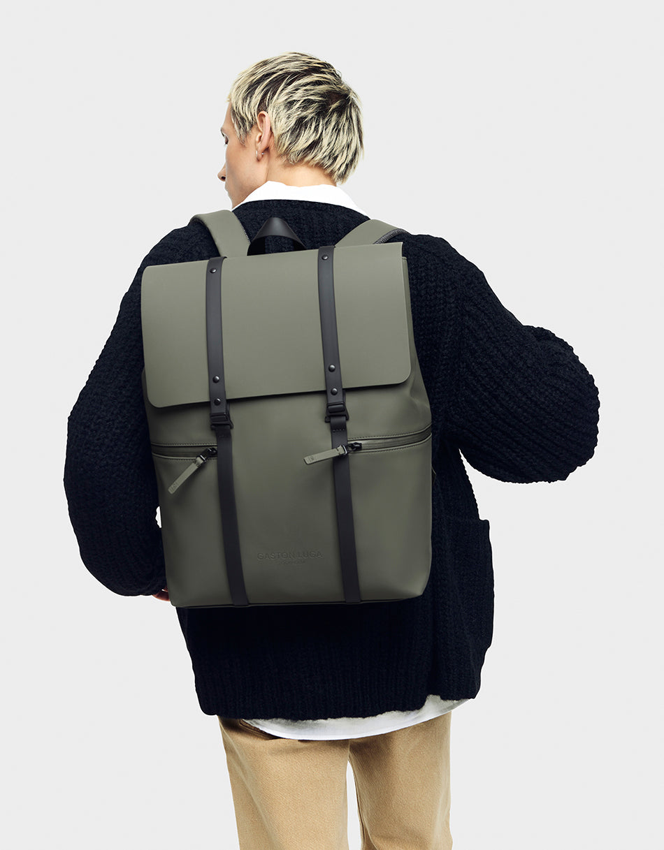 ガストンルーガ GASTON LUGA GASTON LUGA ガストンルーガ Splash スプラッシュ 11-16インチ  バックパック リュック カバン 通勤 通学 出張 軽量 防水 ビーガンレザー 北欧デザイン メンズ レディース ユニセックス ビジネス カジャル 人気 高級 エレガント おしゃれ お祝い ギフト プレゼント 贈り物