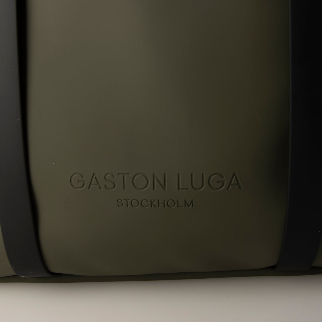 ガストンルーガ GASTON LUGA GASTON LUGA ガストンルーガ Splash スプラッシュ 11-16インチ  バックパック リュック カバン 通勤 通学 出張 軽量 防水 ビーガンレザー 北欧デザイン メンズ レディース ユニセックス ビジネス カジャル 人気 高級 エレガント おしゃれ お祝い ギフト プレゼント 贈り物