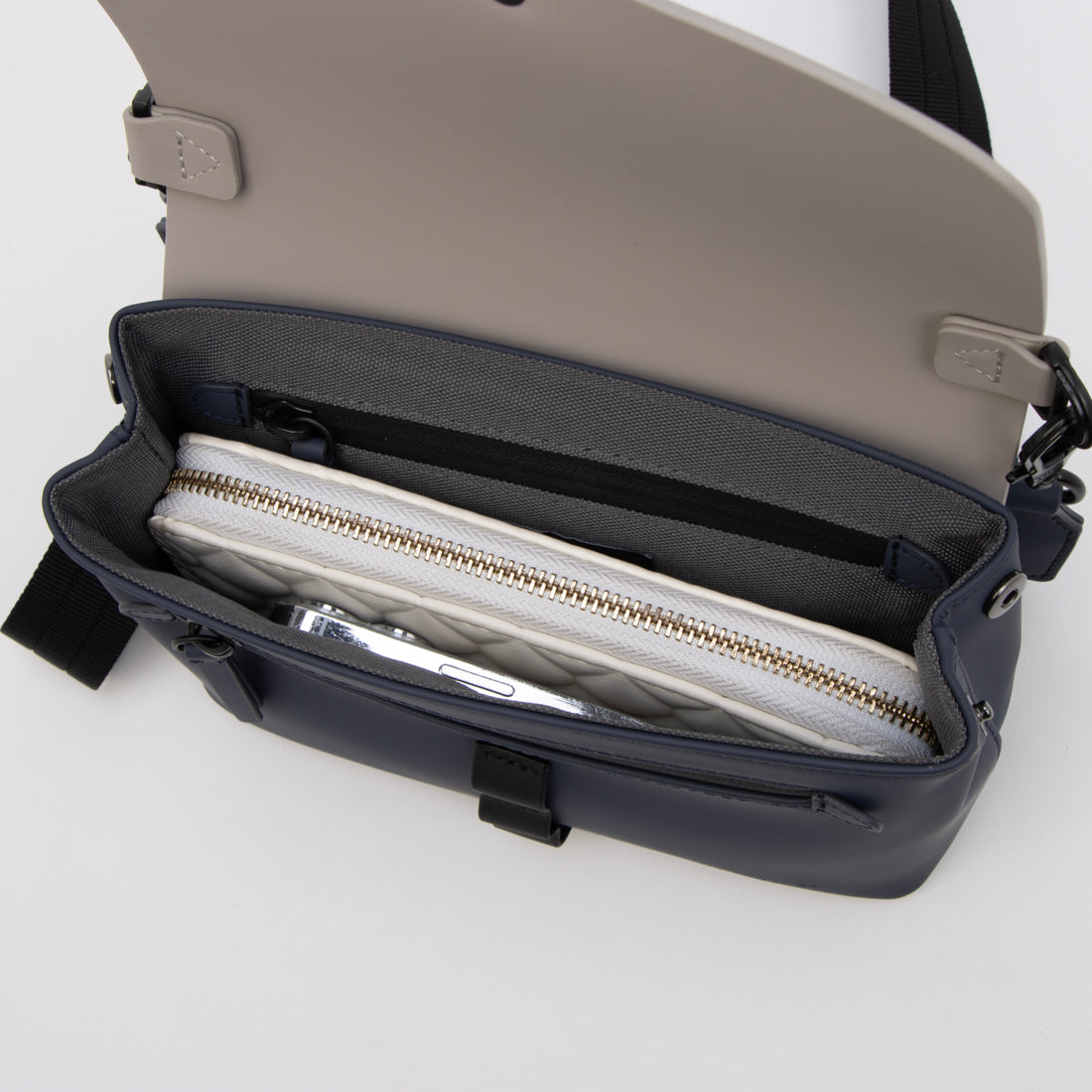 ガストンルーガ GASTON LUGA ガストンルーガ GASTON LUGA 【限定カラー】 Splash Crossbody Bag スプラッシュ クロスボディバッグ メッセンジャーバッグ （ダークブルー×トープ） （ダークブルー×トープ） ダークブルー×トープ