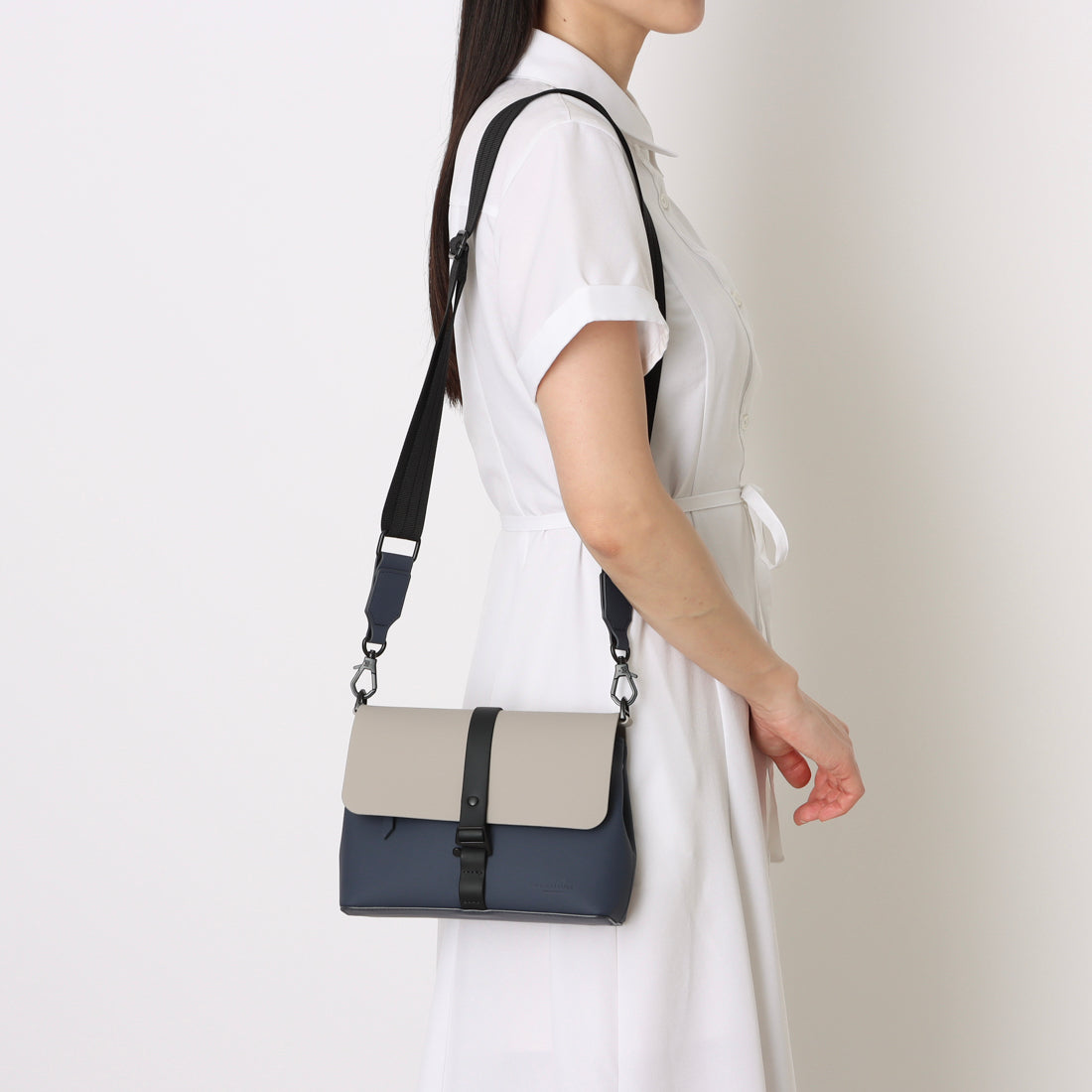 ガストンルーガ GASTON LUGA ガストンルーガ GASTON LUGA 【限定カラー】 Splash Crossbody Bag スプラッシュ クロスボディバッグ メッセンジャーバッグ （ダークブルー×トープ） （ダークブルー×トープ） ダークブルー×トープ