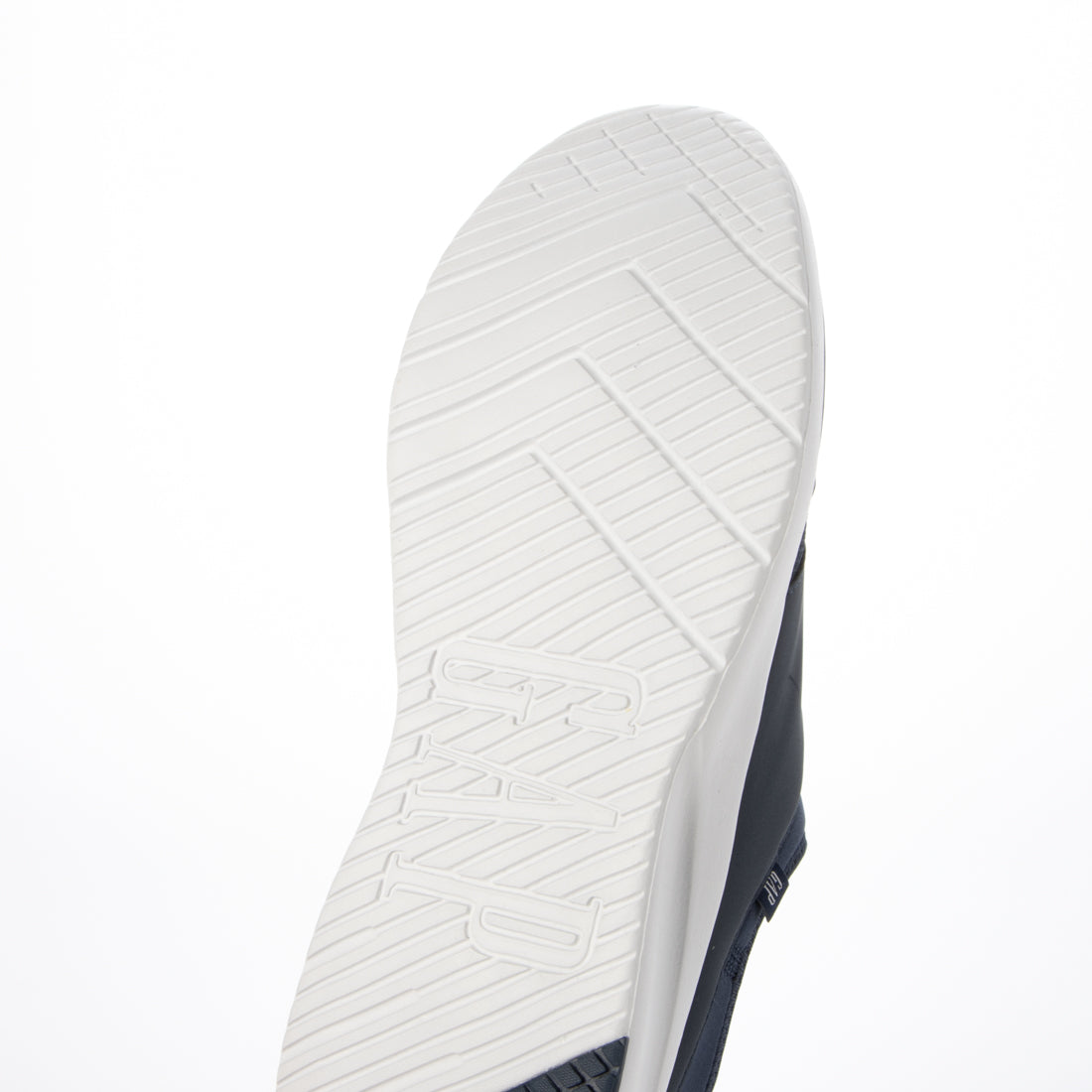 GAP　軽量キックバックスニーカー　GPU22442C