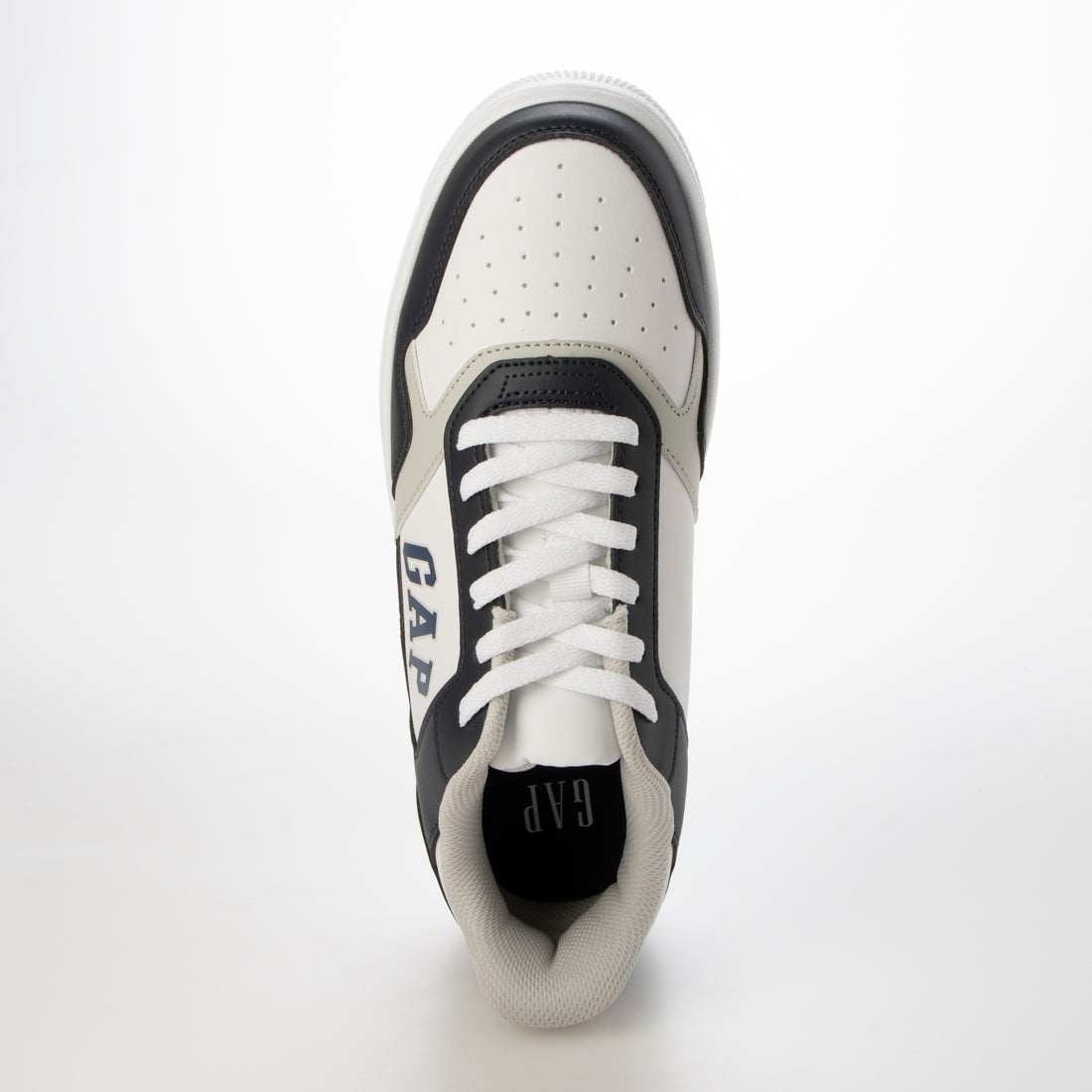 GAP　軽量 ローカットスニーカー　GPU52411C