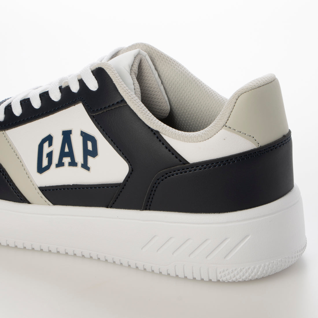 GAP　軽量 ローカットスニーカー　GPU52411C